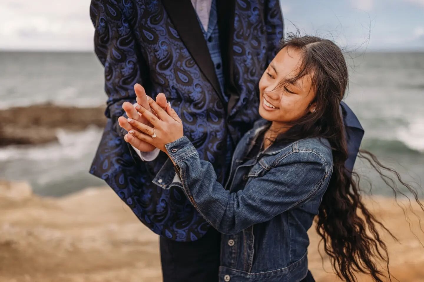 Sometimes I can't decide on a specific photo so I have to share them all! Which of the 4 are your favorite? 
@opposites_attract2021 
@7foot_caleb 
@naomi.e0011224

#sandiegocouples
#sandiegocouplesphotographer #supriseproposal #engagementphotos #sand