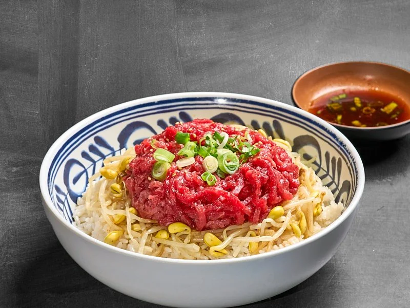 BEEF TARTARE BIBMBAP W BEAN SPROUT.jpg