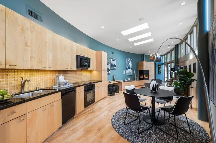 Kitchen and dining area at 475 Fernando Avenue, Palo Alto