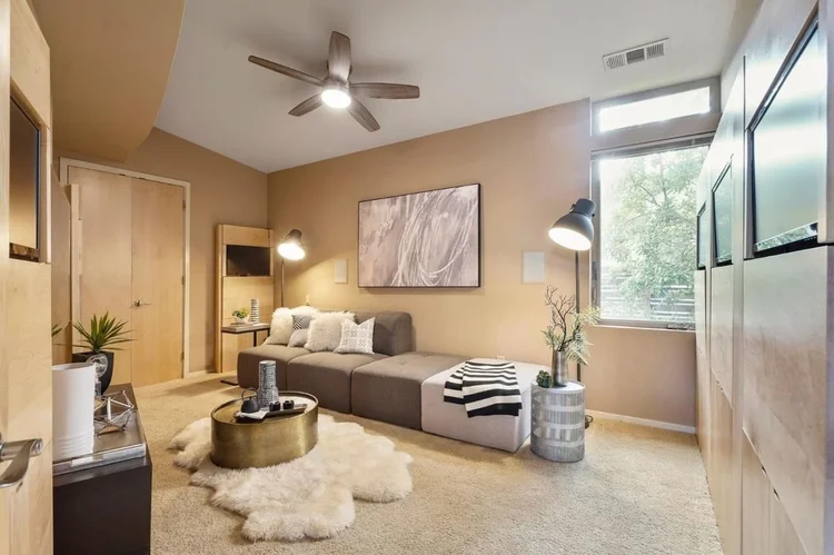 Family room at 475 Fernando Avenue, Palo Alto