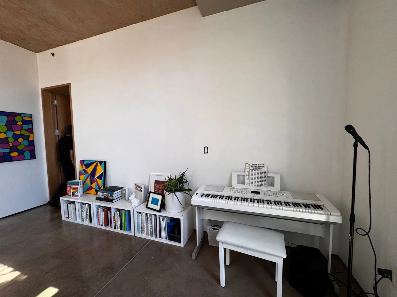 Second bedroom at 102 University Ave #3C, Palo Alto before staging