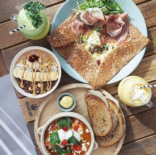 Brunch at Girdlers can look like this 💛 (Buckwheat Crêpe, Mango &amp; Almond Smoothie, Cauliflower Rice Shakshuka, Peanut Butter Choc Bowl &amp; Alkalizer Juice)