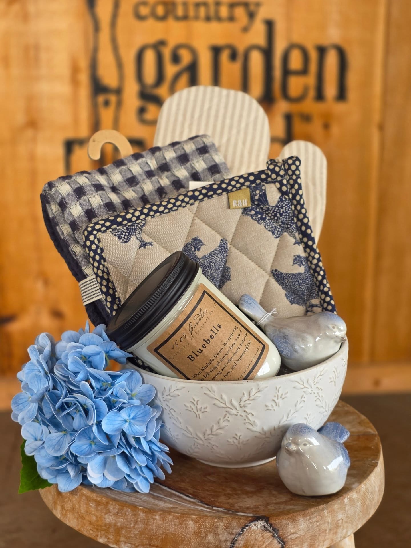 Only 23 days until Mother&rsquo;s Day! 🌸
Stop in and check out our selection of gift basket ideas! We can even help you pick out the perfect goodies to create your own custom gift basket. 💝

#countrygardenshed #mothersdaygifts #hunterdoncountynj #s