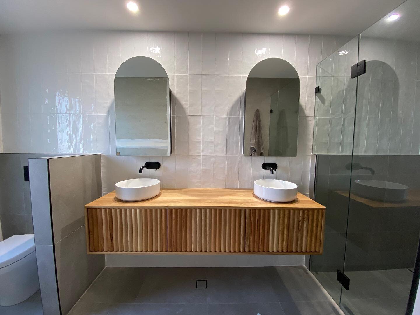 How stunning is this en-suite we recently completed. Thanks again to all of our trades and suppliers @hunter_valley_tile_solutions @beaumont.tiles @reeceplumbing @harveynormancommercial @ingraindesigns @novateam_australia @joshbergs @nhs.trade @mcnam