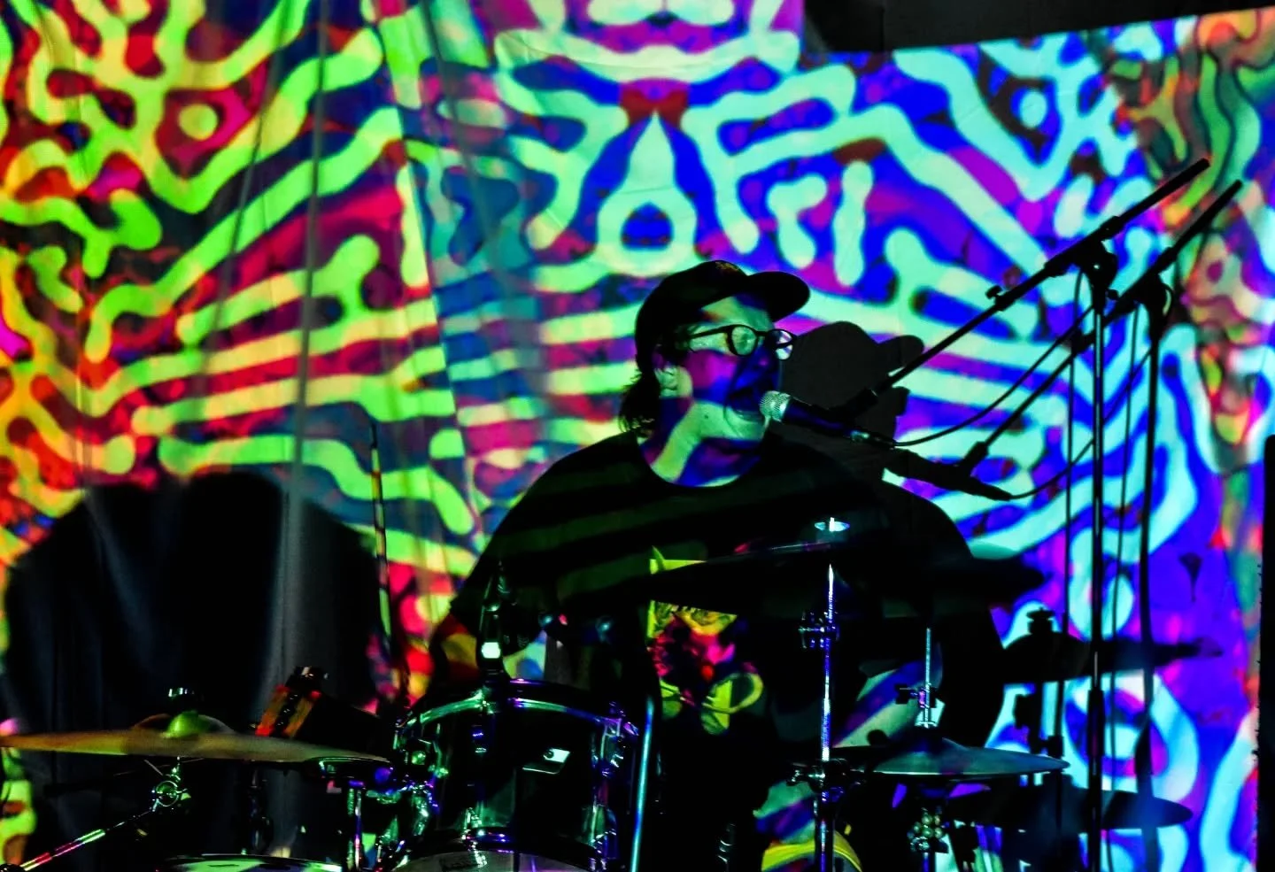 I had the absolute honor of lighting up @earthtongue's first Boston appearance. Do yourself a service and go get your face melted by this amazing duo!

#doom #earthtongue #visuals #dungeon #psychedelic