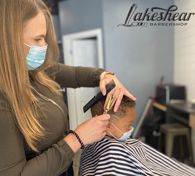 We can make your little guys into little gentlemen again if they&rsquo;re able to sit on their own and wear a mask, as per the rules and regulations for covid-19 precautions. 
#lakeshear #gtabarbers #barbershop #oakville