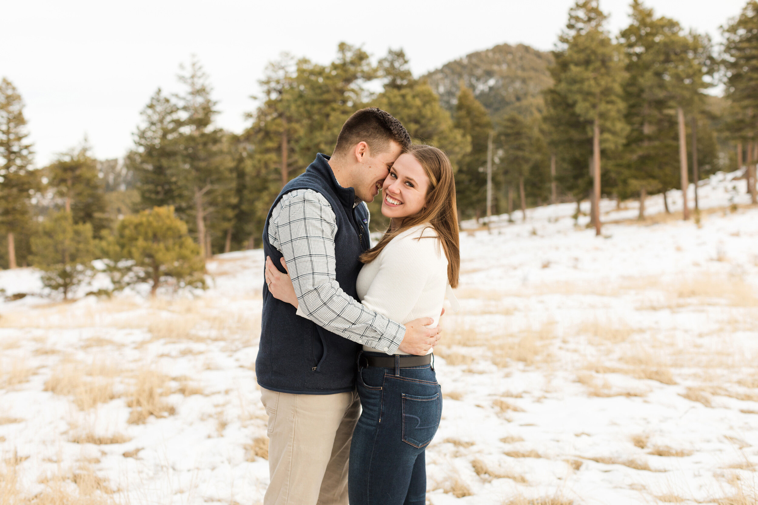 colorado-engagement-photos-in-the-snowy-mountains-08.jpg