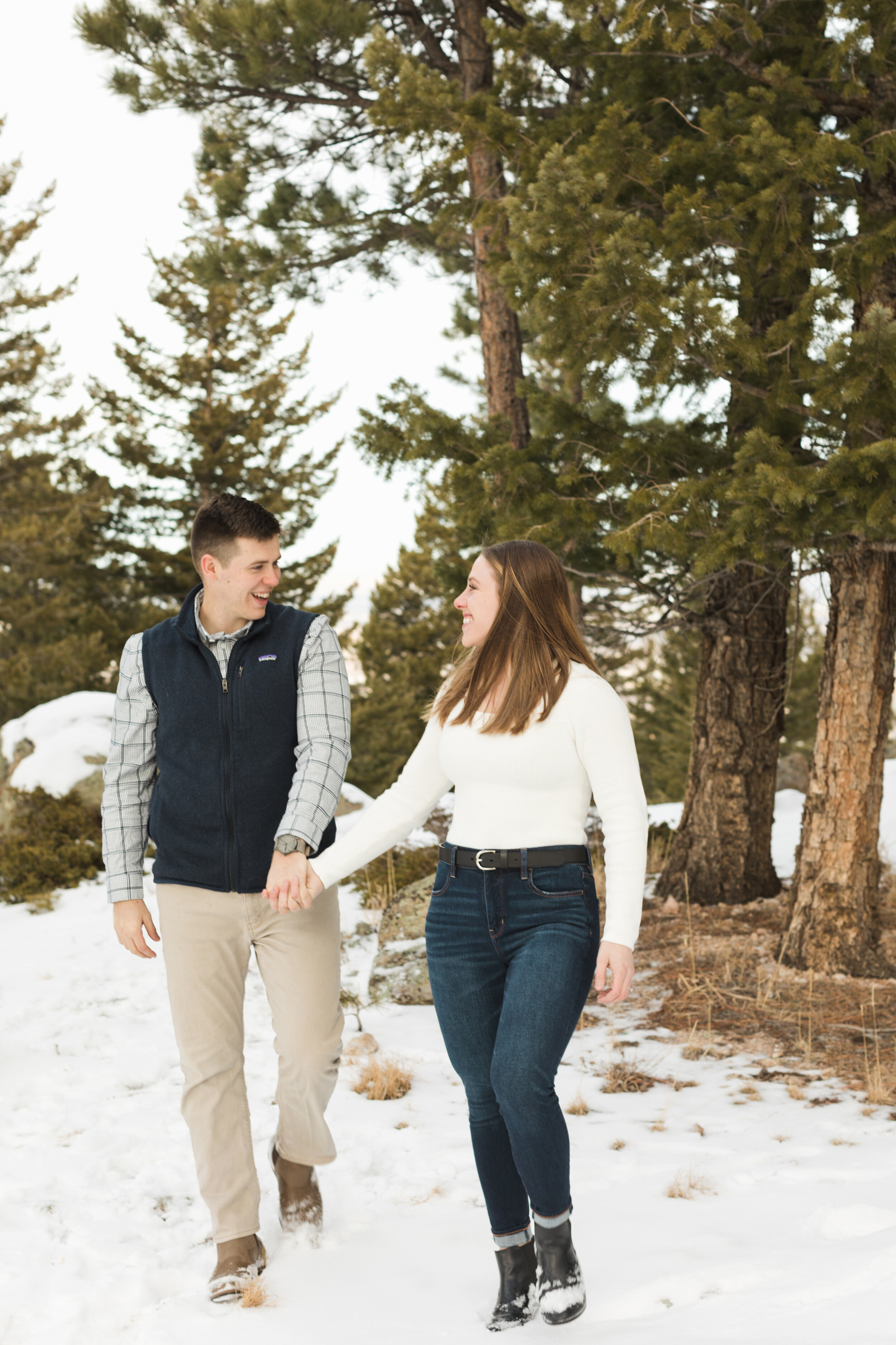 colorado-engagement-photos-in-the-snowy-mountains-10.jpg