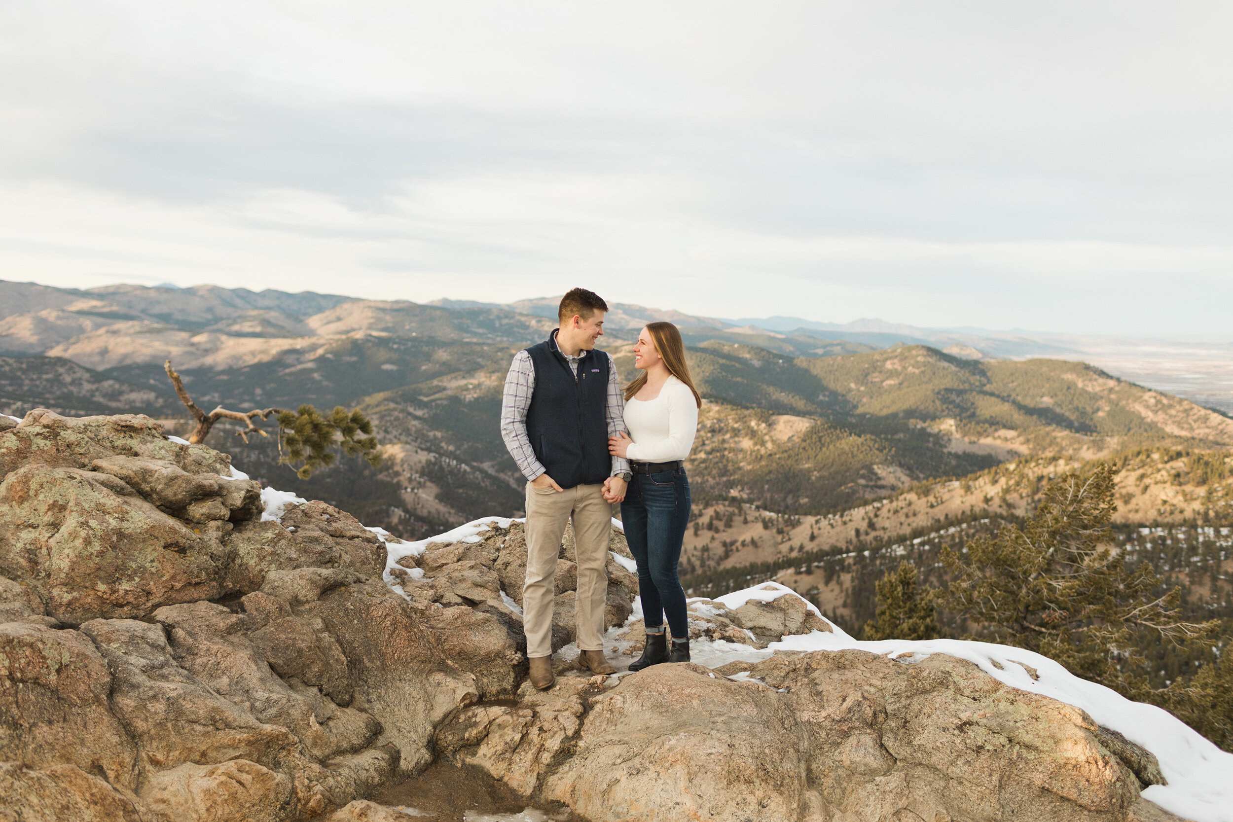 colorado-engagement-photos-in-the-snowy-mountains-11.jpg