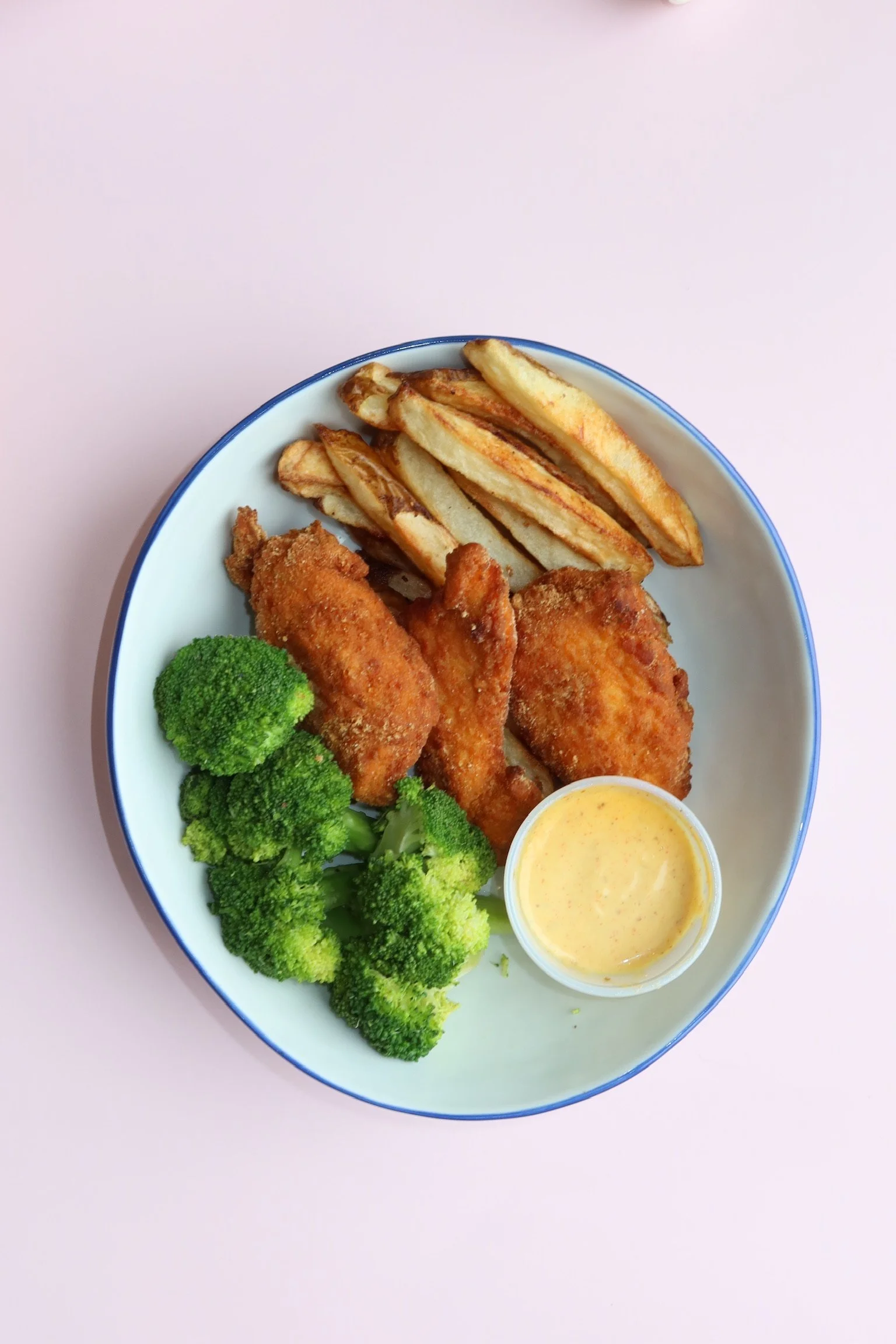 CHICKEN FINGERS & FRENCH FRIES