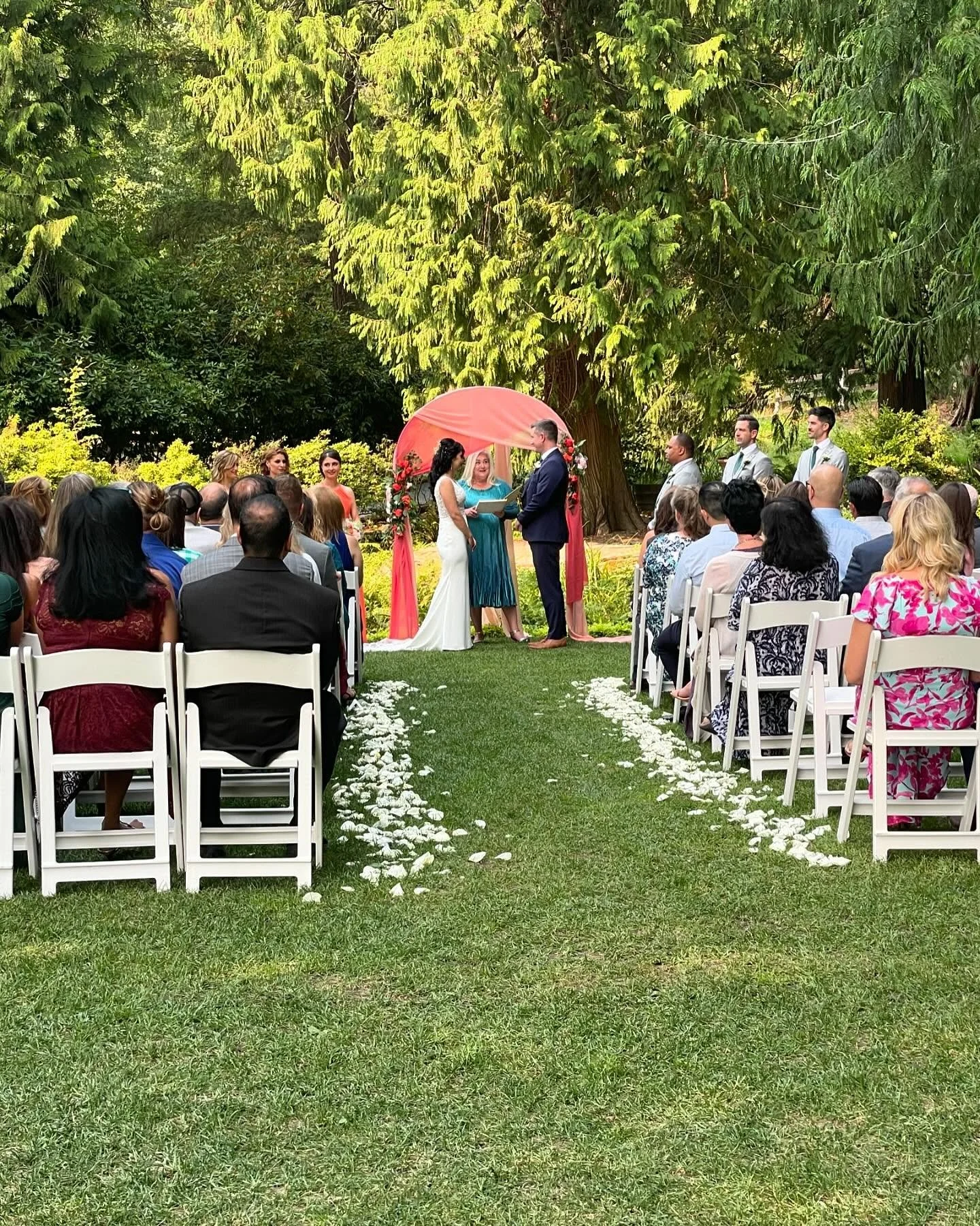 Love the secluded ceremony lawn at @chateaulill for an intimate and peaceful ceremony in Woodinville. A&amp;Z chose such a great venue for their wedding day!
.
.
.
.
#realwedding #seattlewedding #seattleweddingplanner #seattleweddingvenue #woodinvill