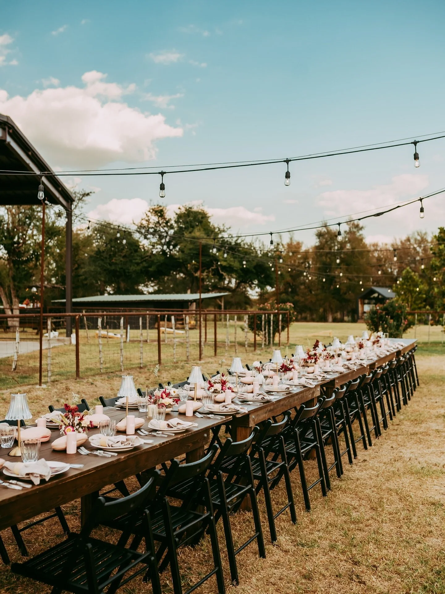 Night one of MTHR AUSTIN ✨

A stunning welcome dinner under the stars, a floating sound bath by @methodsandrituals_spa to melt away the day, and a cozy campfire chat that set the tone for everything to come. Our signature friendship bracelet bar + @c