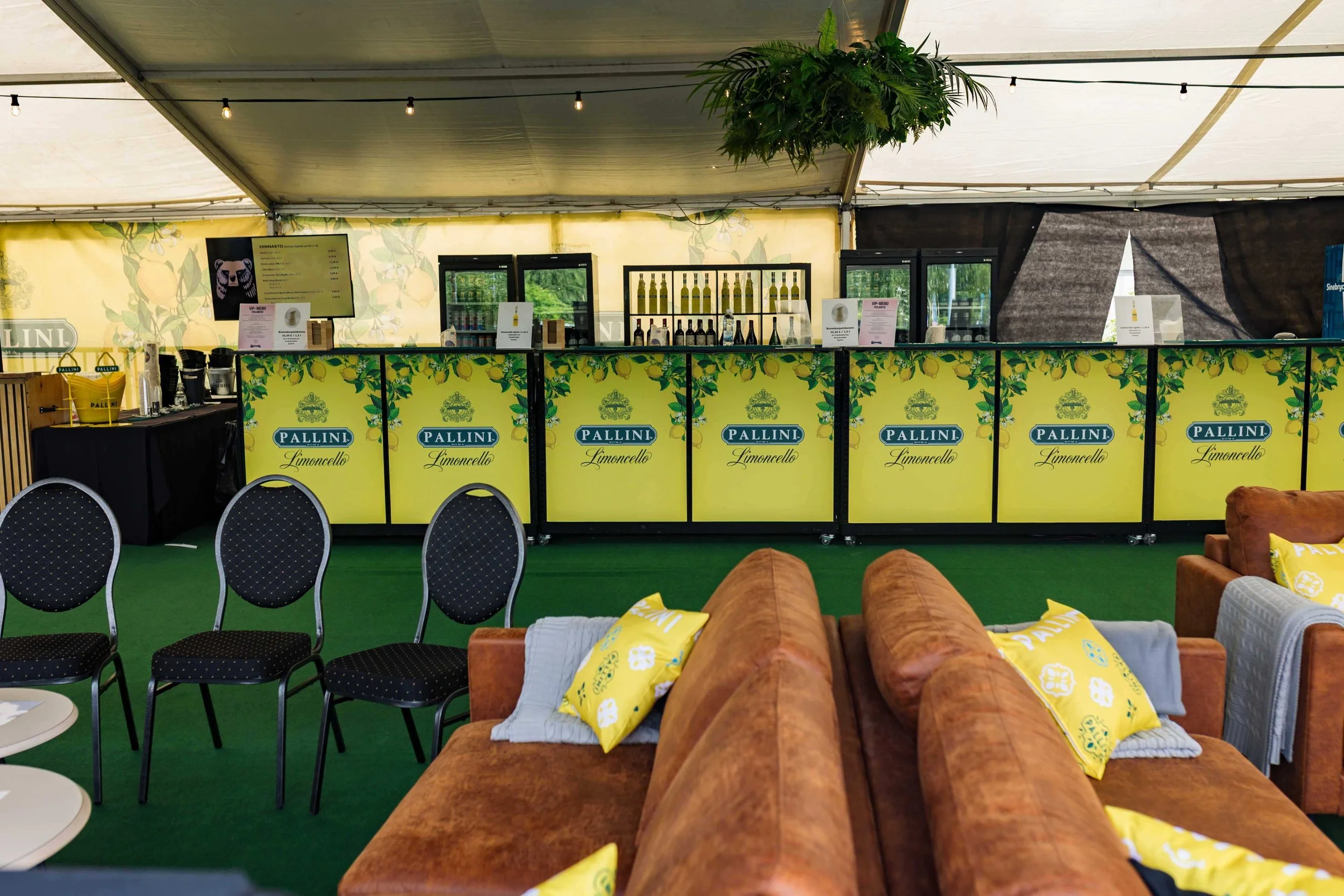 Q-Stock 2025 VIP-lounge baaritiski