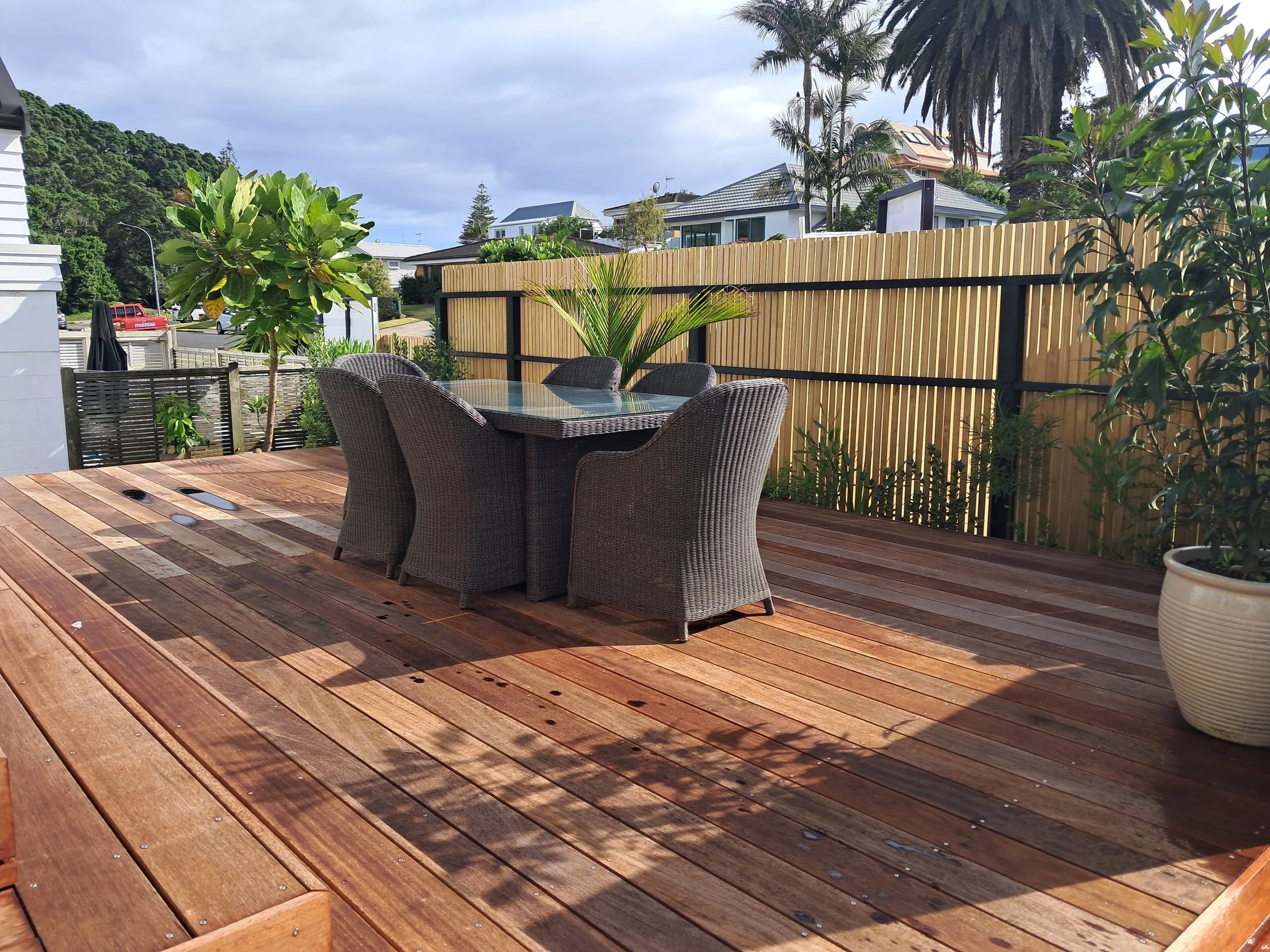 Kwila deck with stairs