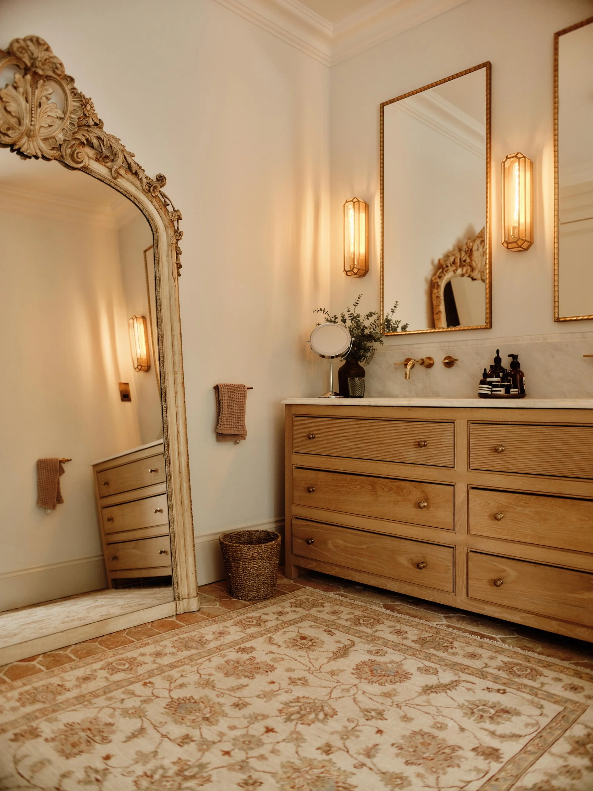 0169_25-06-05_0418_Luxury Persian Rug Company_GFXS1700.jpg