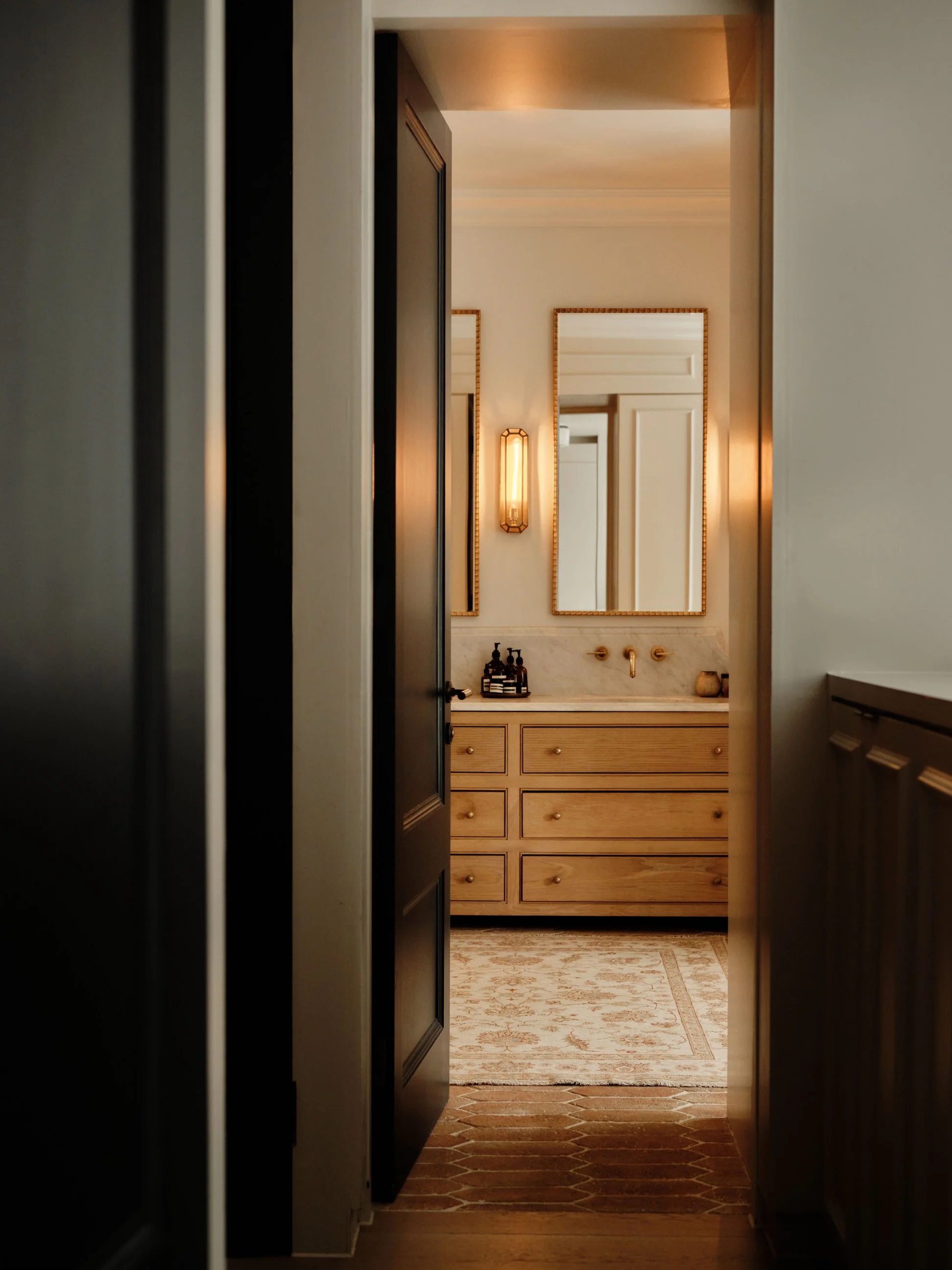 0167_25-06-05_0407_Luxury Persian Rug Company_GFXS1648.jpg