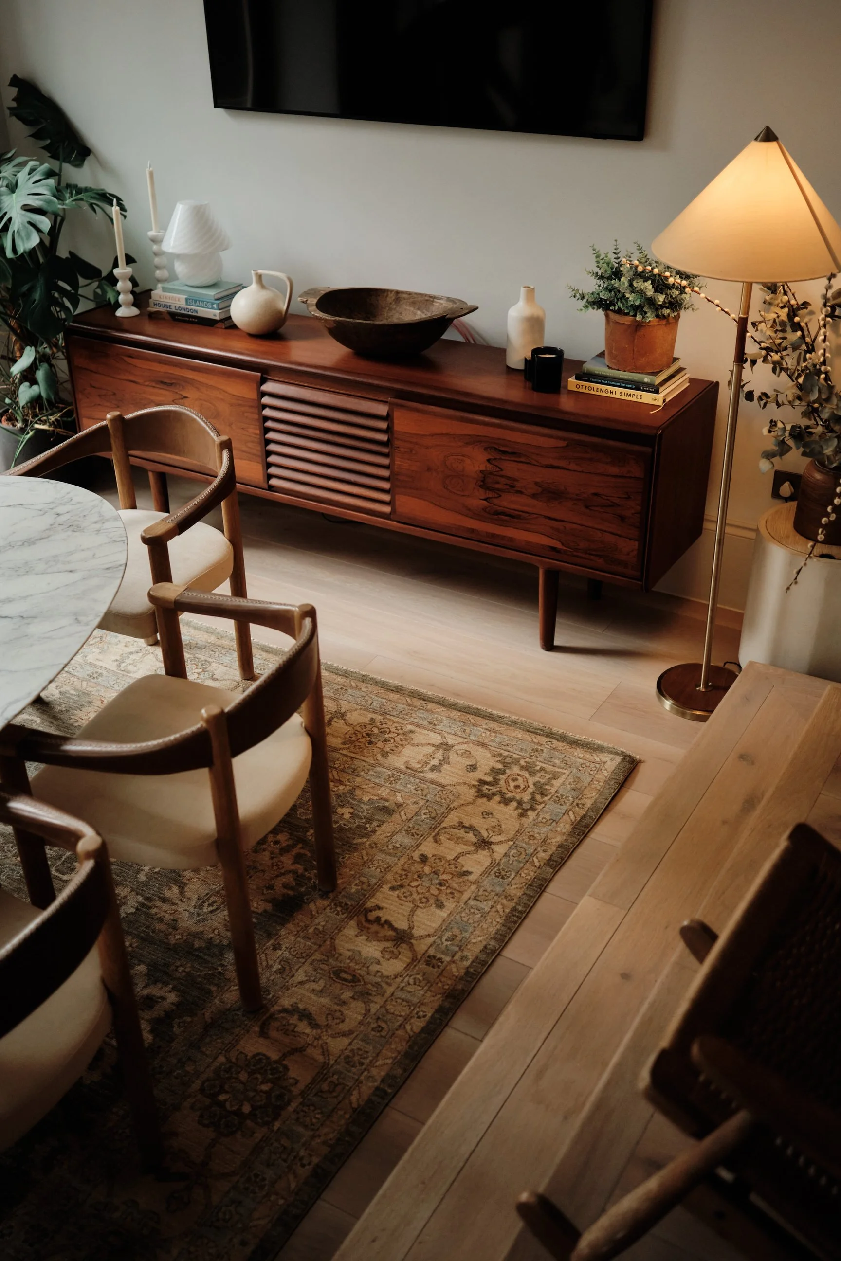 0166_25-06-05_0304_Luxury Persian Rug Company_XT504660.jpg