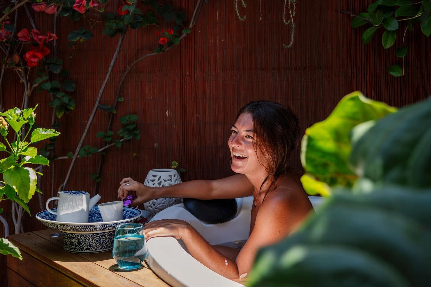 Joy🌸

Nourishing ourselves brings so much joy to our souls.

Our beautiful secret spa garden room offers a special experience of being in the garden, receiving a divine nourishing massage treatment, 
And a joyful, fresh rose petal spa bath with herb