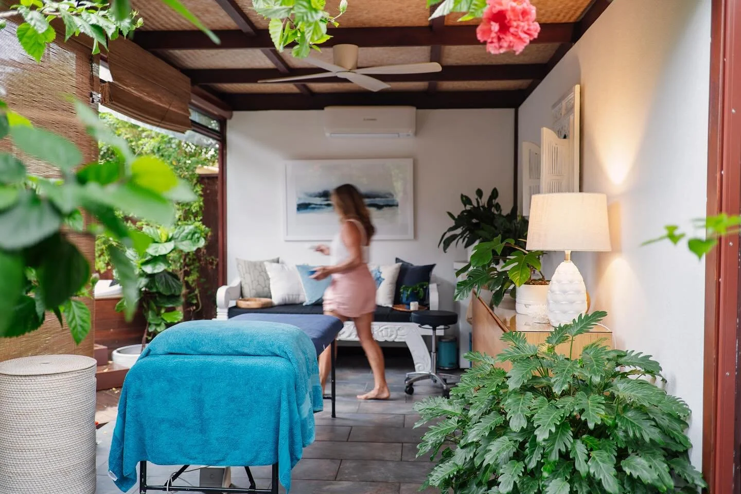 It is just so beautiful in our garden room at the moment 🧡