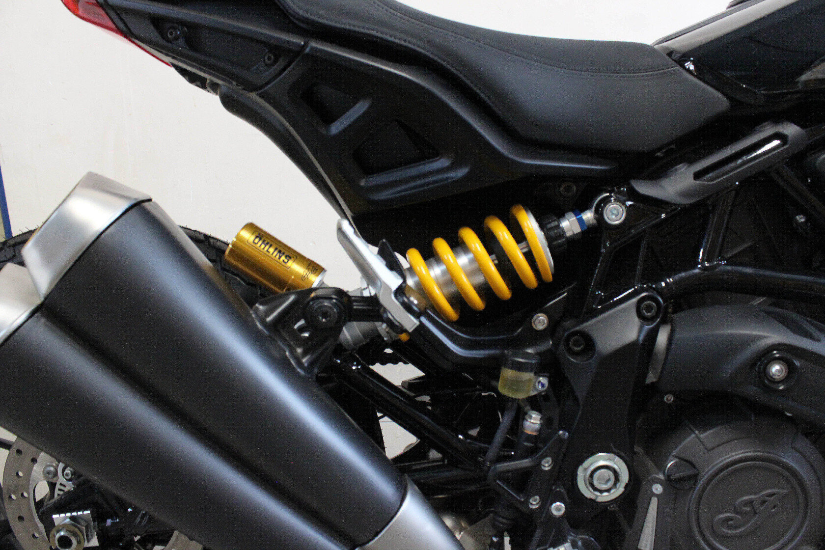 OHLINS_Indian_FTR1200 (1).JPG