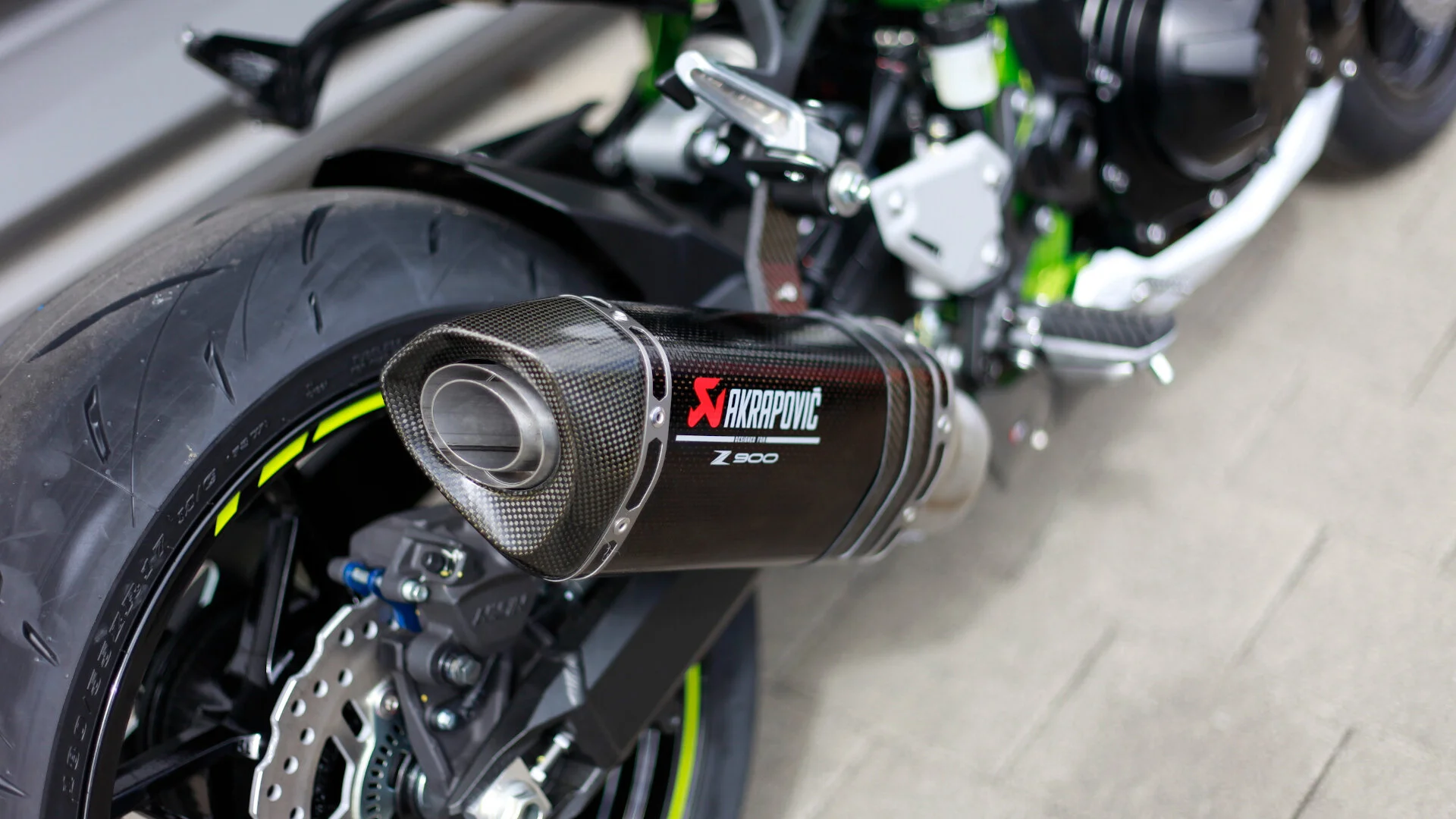 AKRAPOVIC_Kawasaki_Z900_1920x1080.JPG