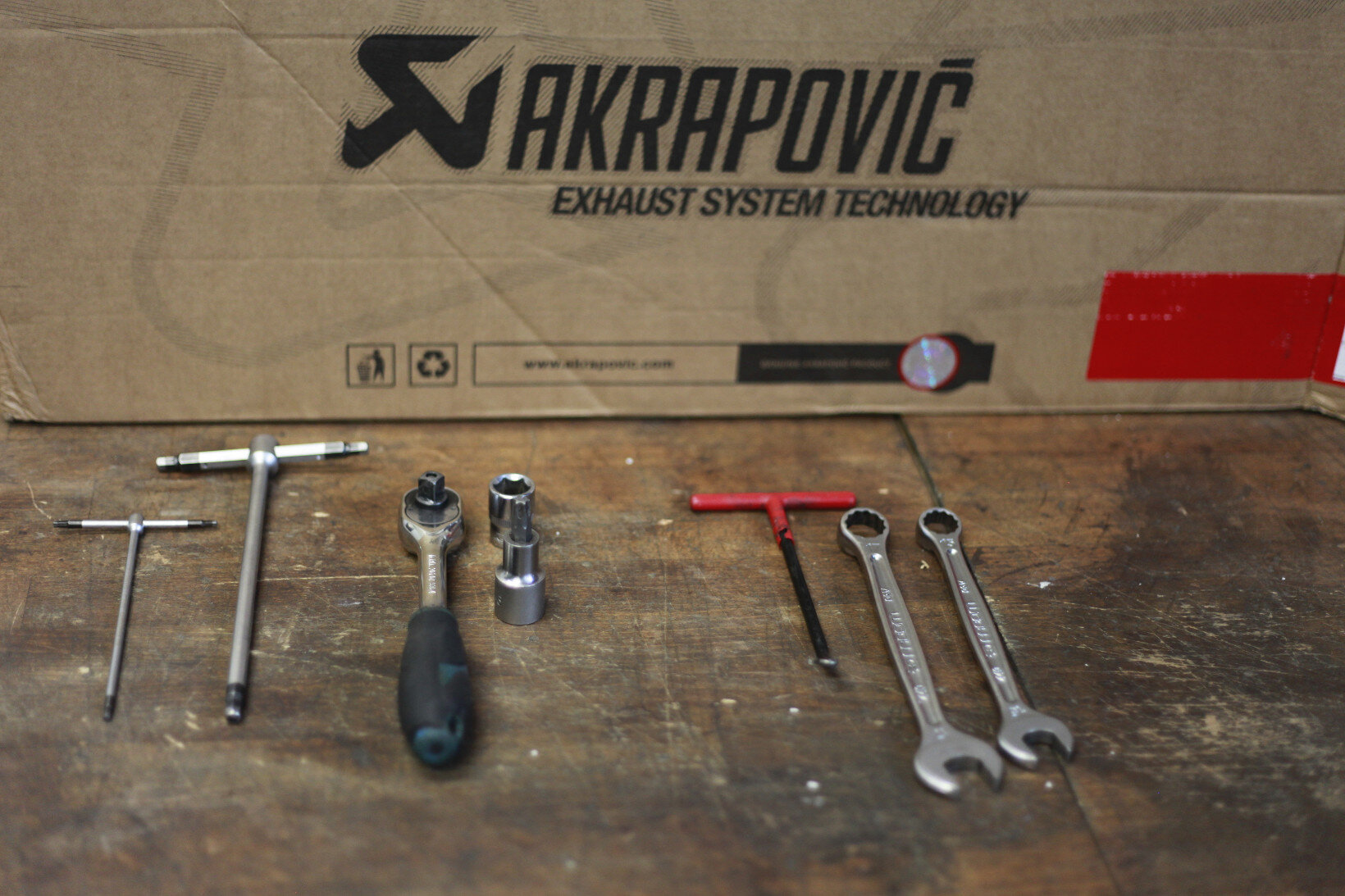 Akrapovic_Kawasaki_Z900_Montage (8).JPG