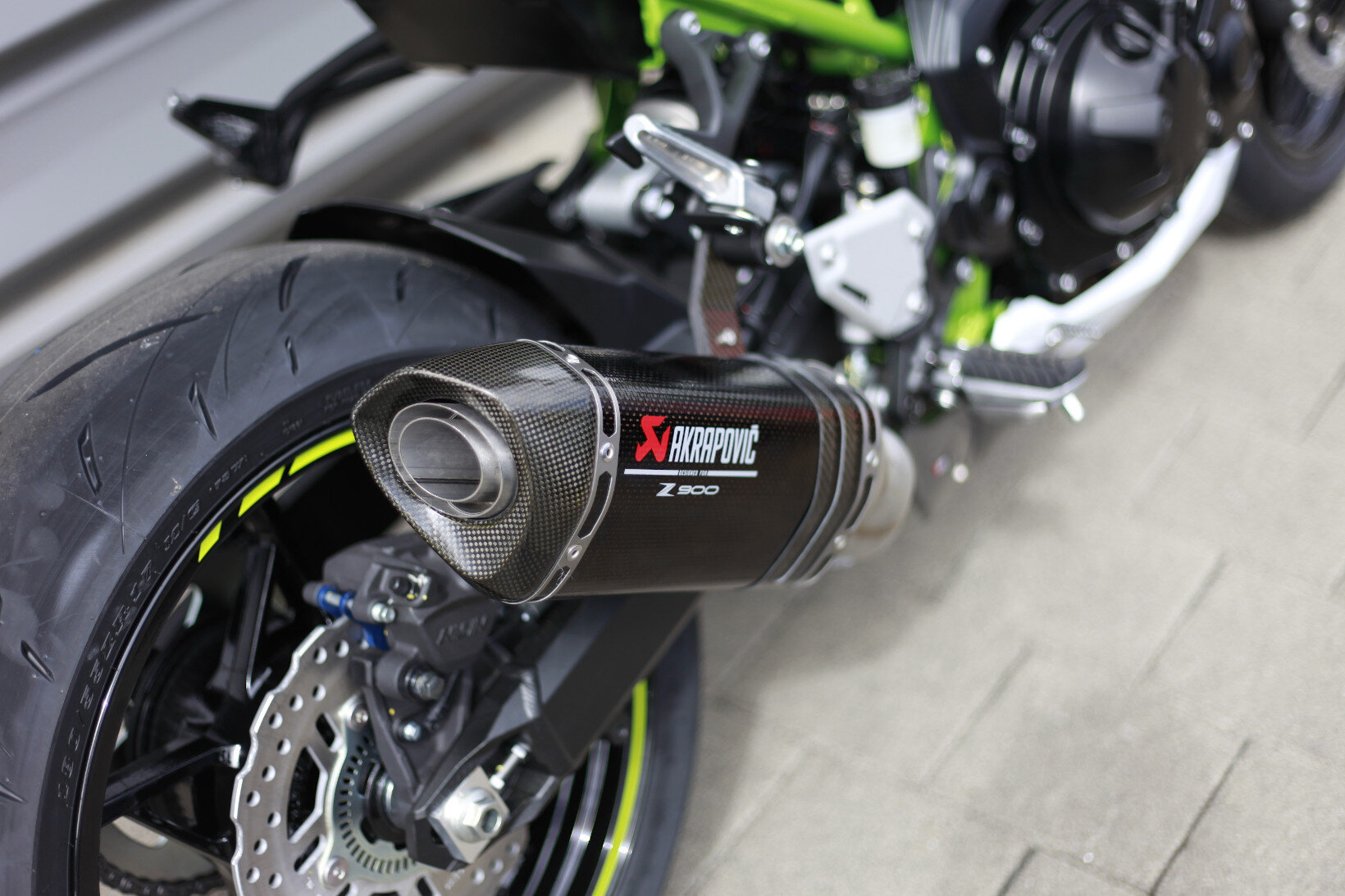 Akrapovic_Kawasaki_Z900_Montage (1).JPG