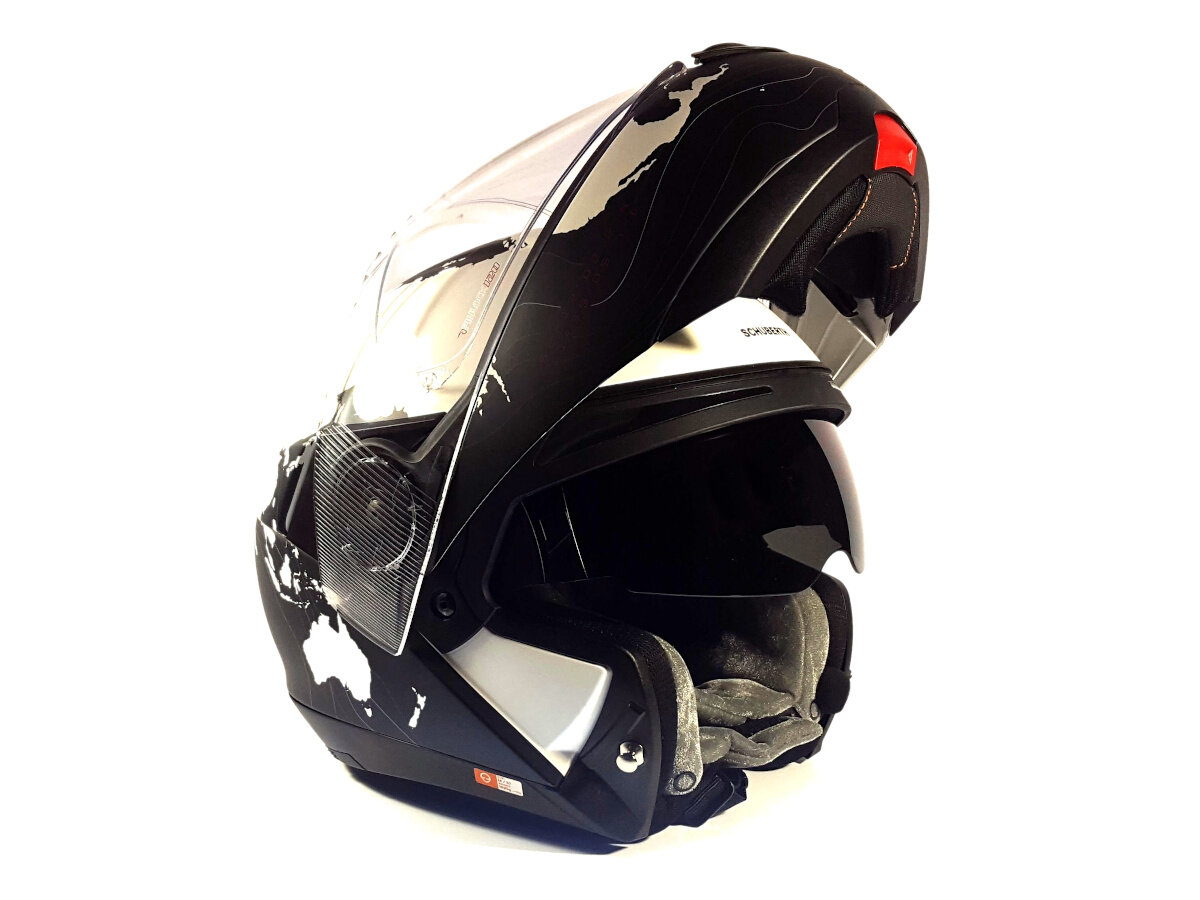 LEQUIPEMENT_Schuberth_C4-Pro_01_1200x800.jpg