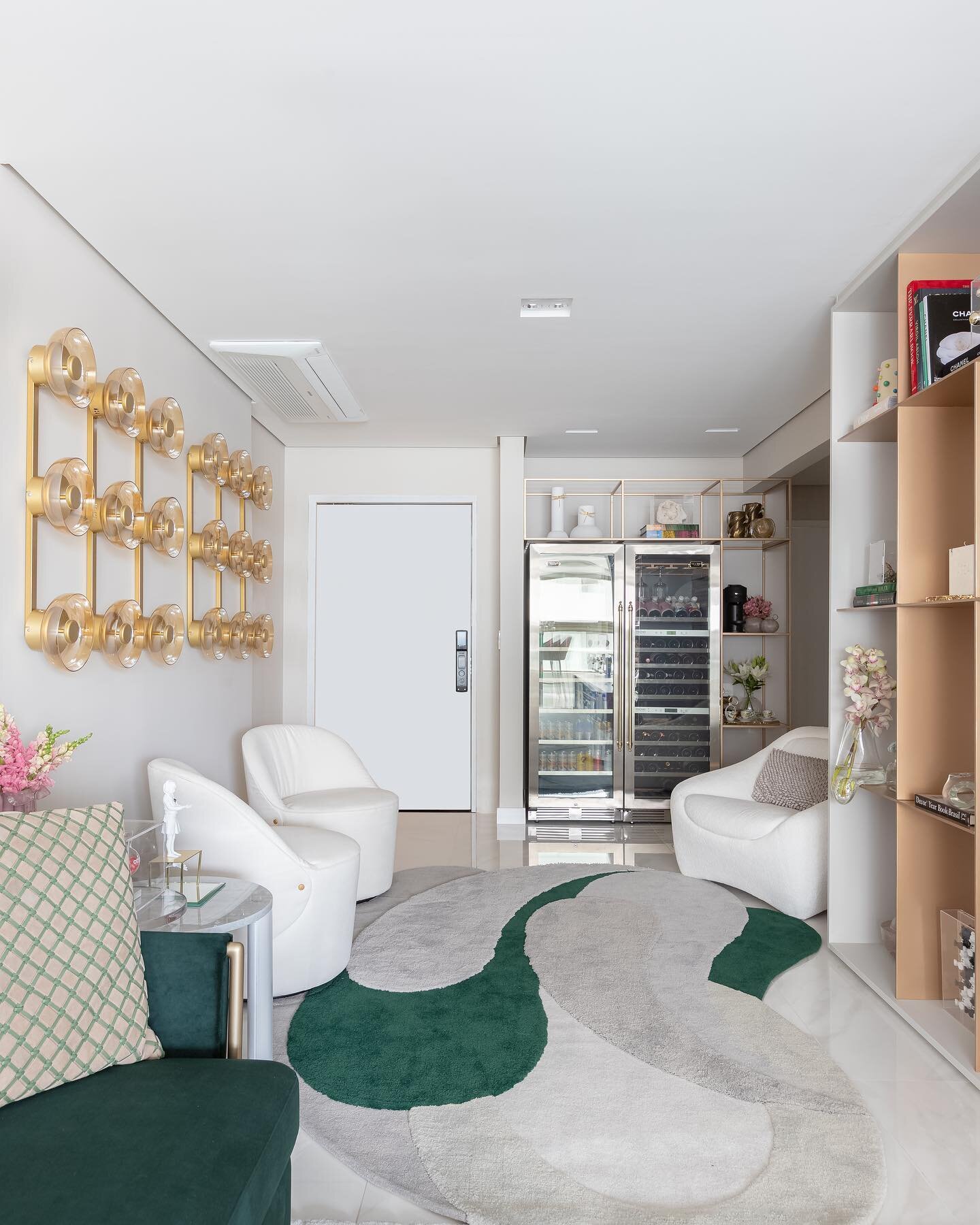 ANTESxDEPOIS APTO AURUM ✨

Valorizando a ess&ecirc;ncia jovial dos moradores, o apartamento possui living, sala de estar e varanda gourmet integrados &mdash; um layout pensado para proporcionar mais lazer e intera&ccedil;&atilde;o nos finais de seman