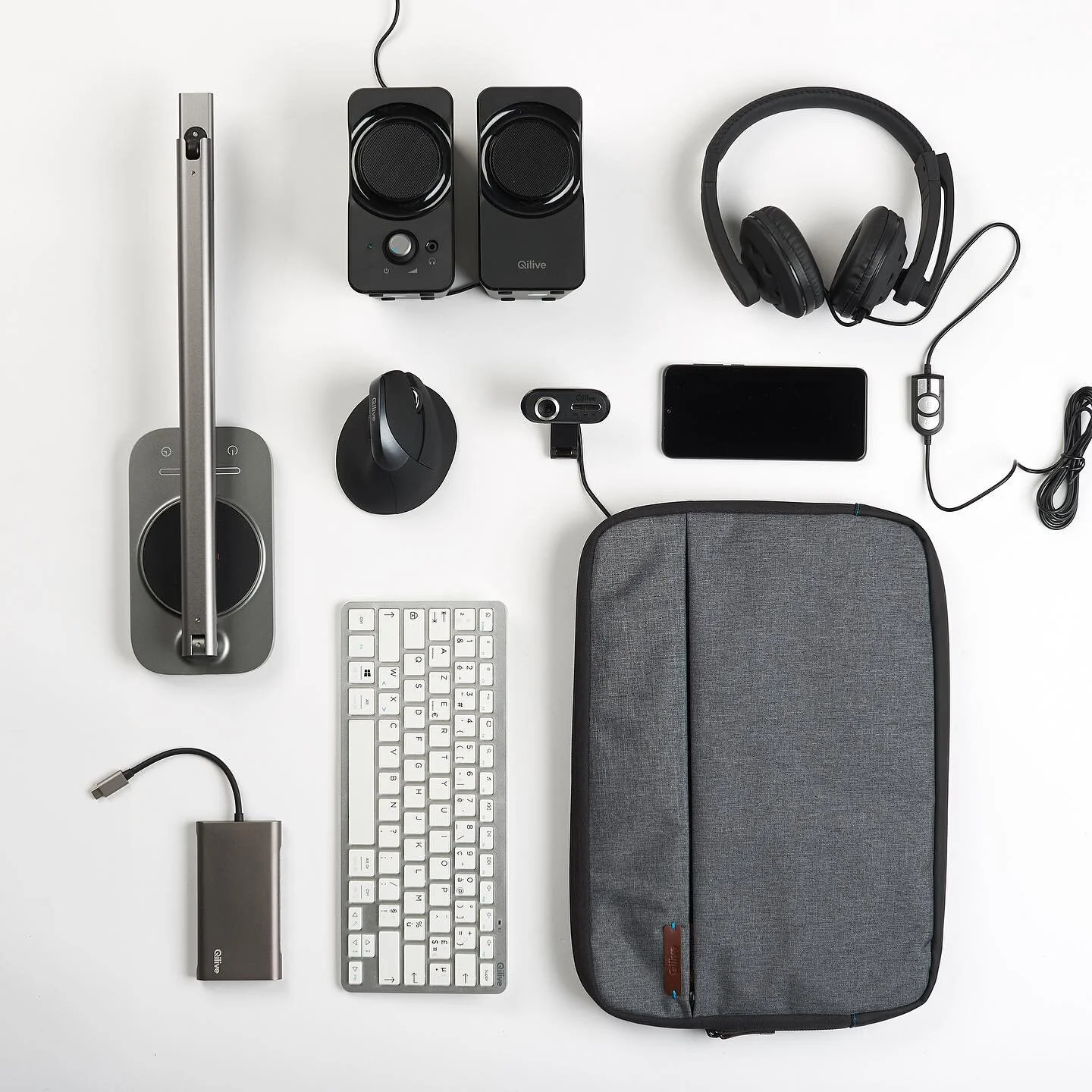 &mdash; Create your workspace &mdash; 
Qilive IT accessories ⌨️
#qilive #auchan #it #itaccessories #workspacedesign
