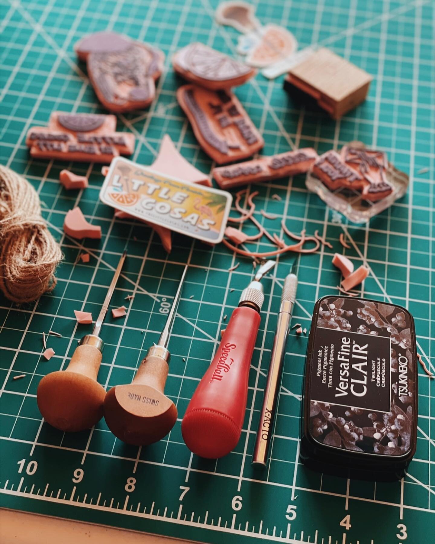 🧰 Tools of the Trade 🧰 
Stamp making (aka Printmaking) is very low-tech. No need for fancy gadgets, expensive design programs, or WiFi. This is why I love it so much! It&rsquo;s my way to unplug and get into my flow.
✨ 
Pictured above are my 4 main