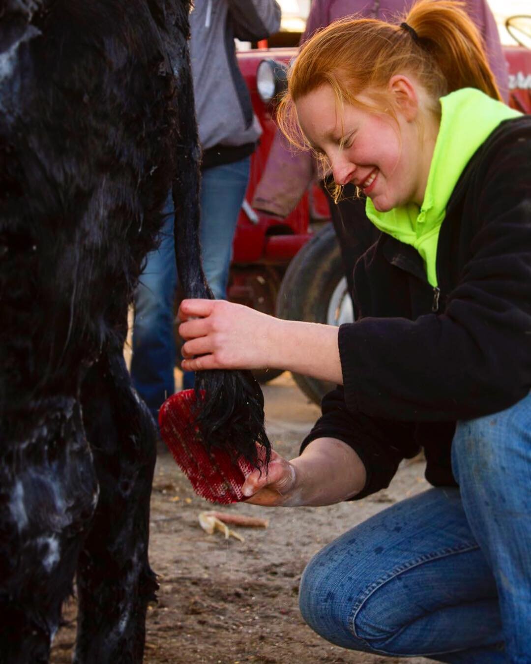 Do what you makes happy ❤️
&bull;
&bull;
&bull;
November 2017
&bull;
&bull;
&bull;
#love #wet #cold #heart #sister #cows #showcows #washing #smile #happy #dowhatyoulove #dowhatmakesyouhappy #red #hands #scrubbing #farm #farmphotos #farmphotography #f