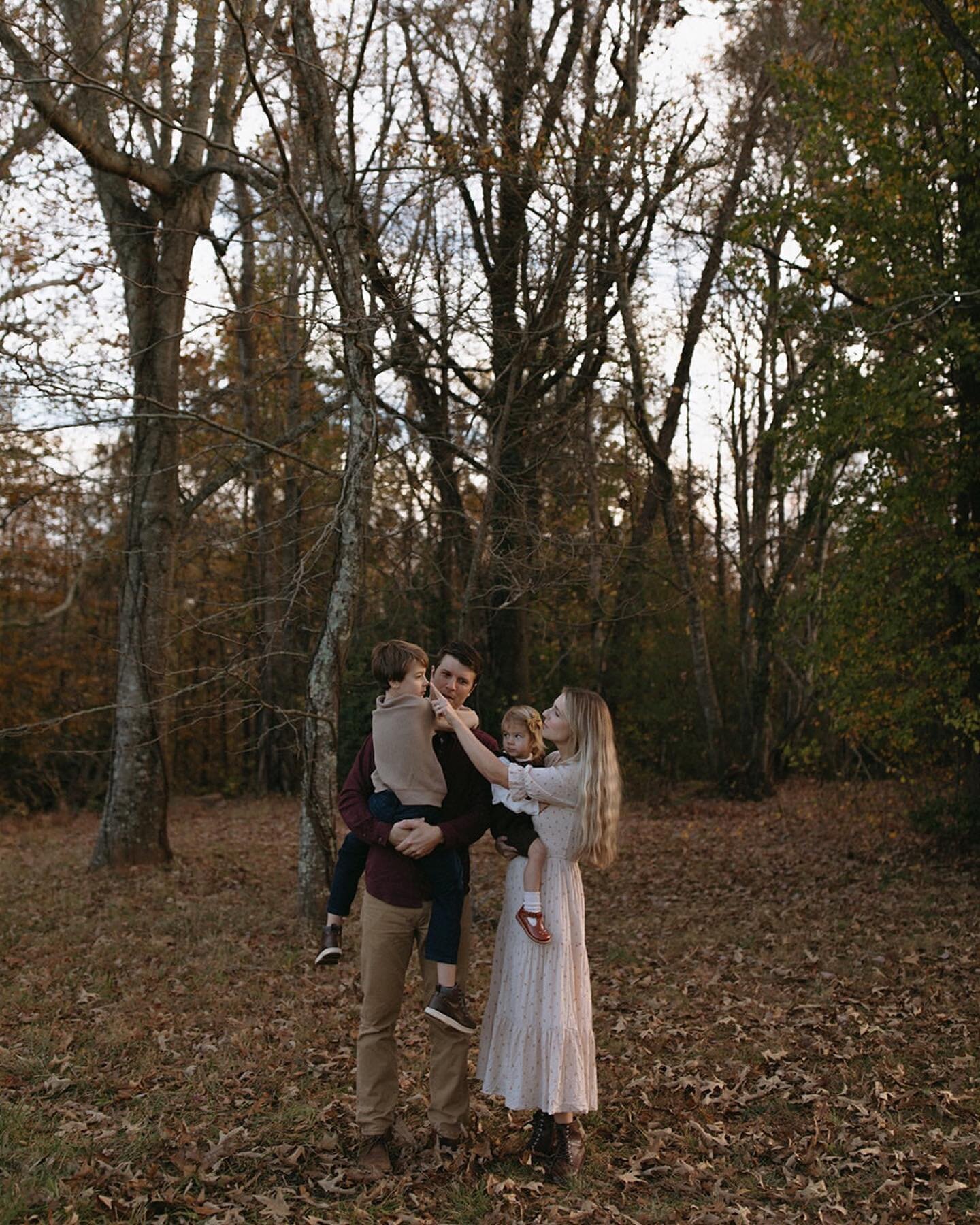 Cuddles always encouraged during family sessions. Anna and her fam are snuggling pros, I&rsquo;m convinced of it.