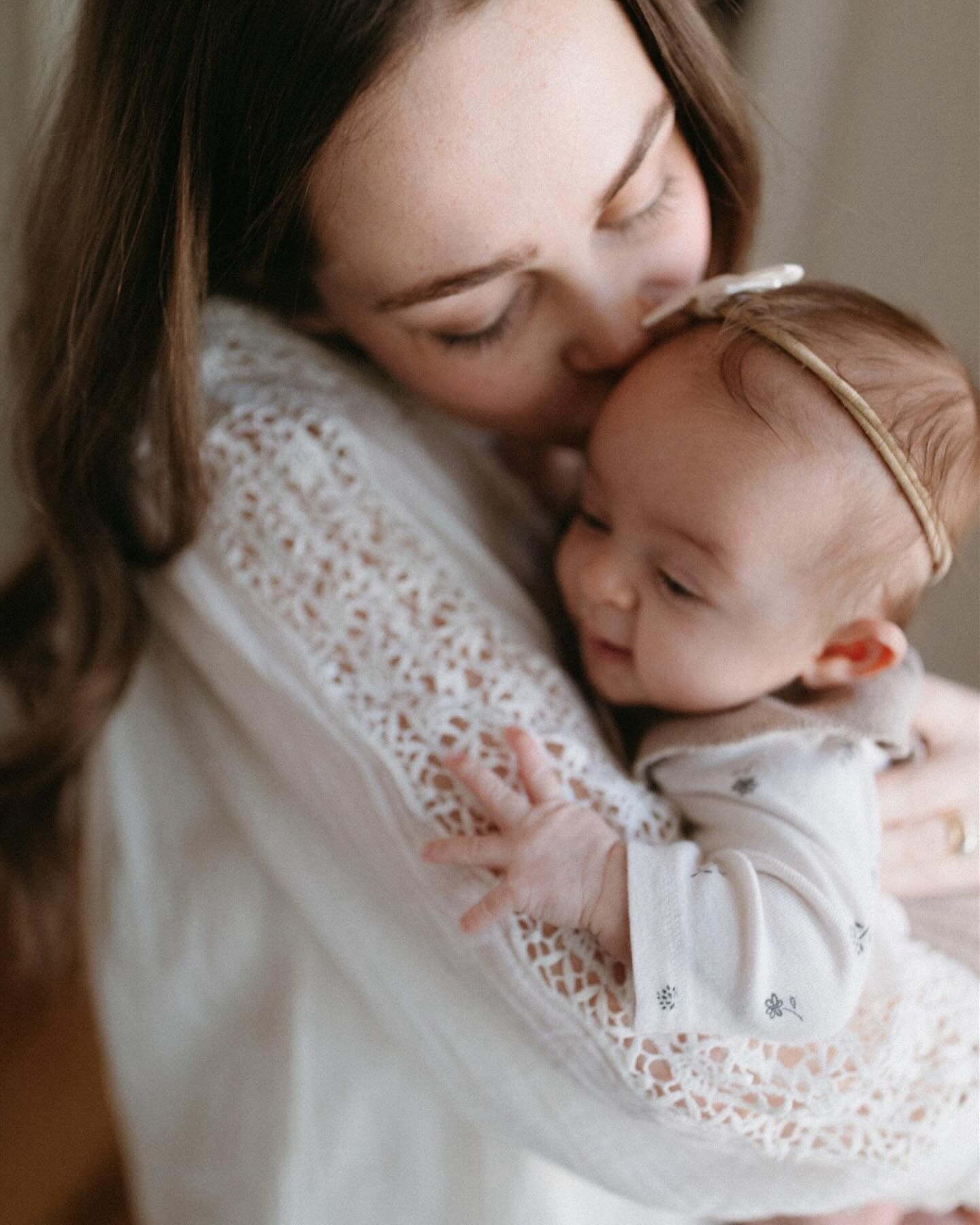 Snuck in a session with these friends while they were in town back in December. Loved this time getting to capture some moments of them snuggling their sweet girl. Watching friends become parents is my favorite thing. 
.
.
Currently hiding away with 