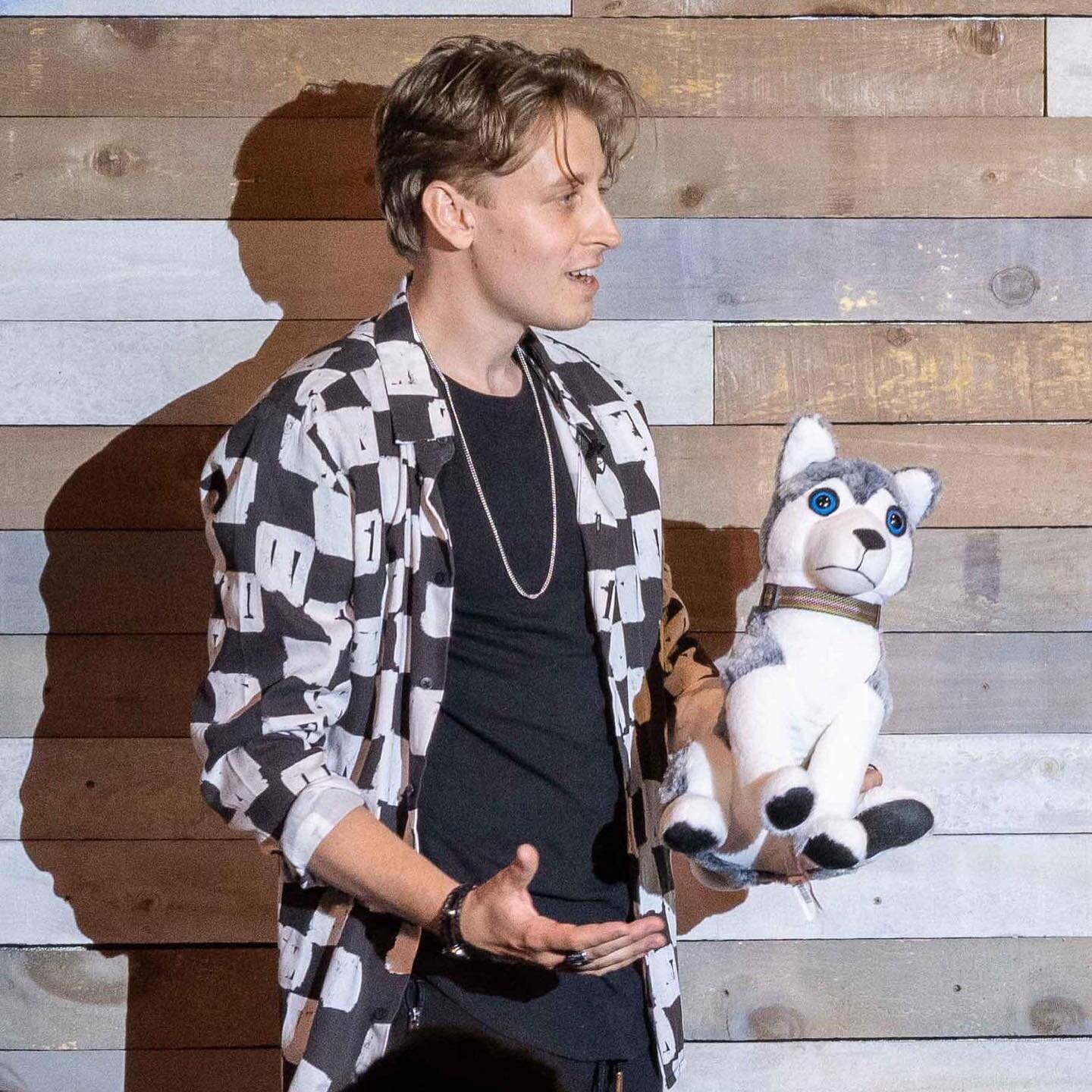 I like it doggy style 🐕 

Thanks to @torontomagiccompany for putting on this great show.

📸: @jamesalanmagician .

#toronto #magician #dog #animalrescue #magicshow #illusionist #adoptdontshop #animalrescuemagician #rescuedog #stevenjonesmagic #does