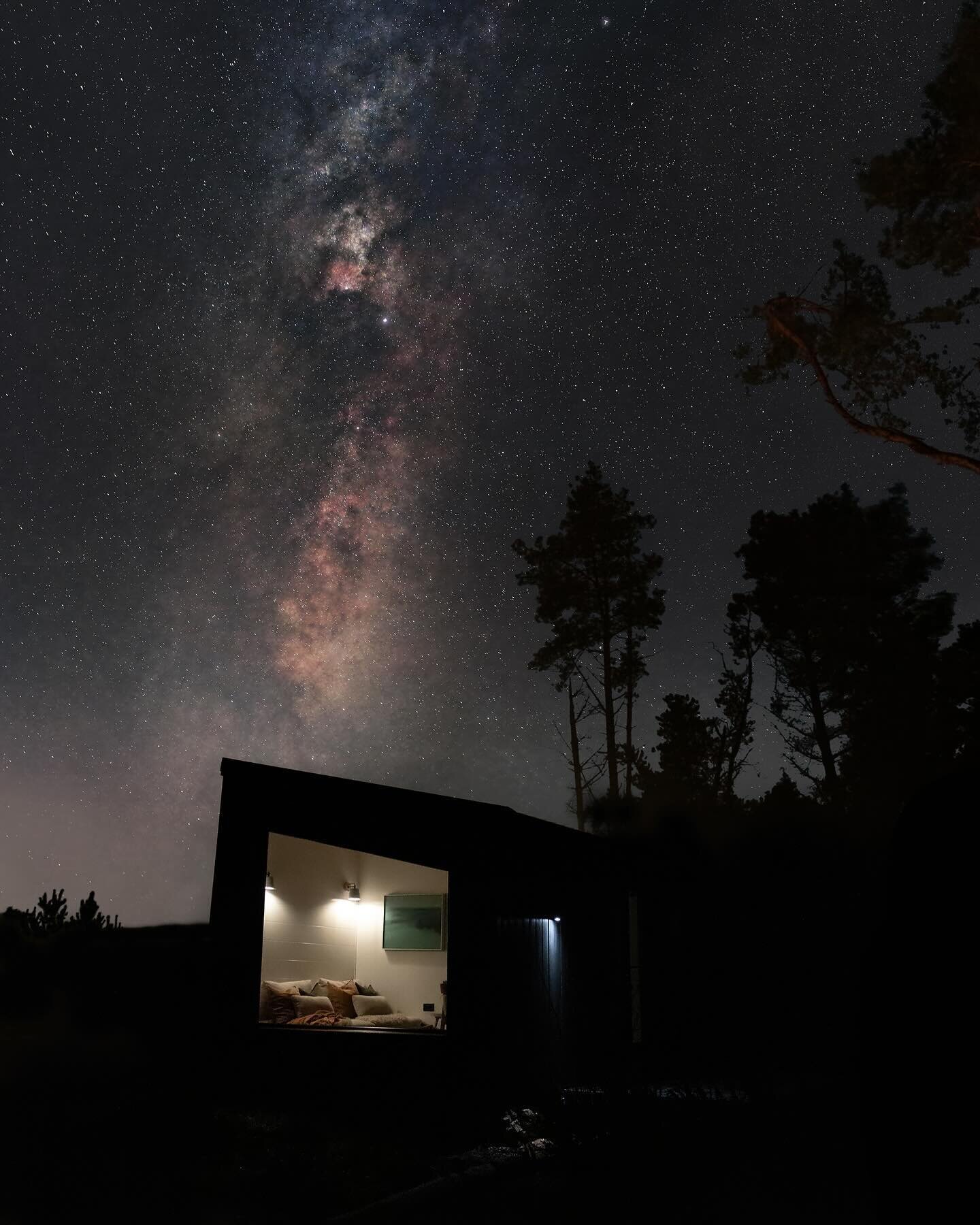 Starry starry nights, sunny winter days. Cosy cabin,  woodland bathing under a sky full of stars! The perfect retreat into nature.

Shropshire Stiperstones Nature Reserve is one of the few dark sky locations in the UK with amazing skies✨

Book your s