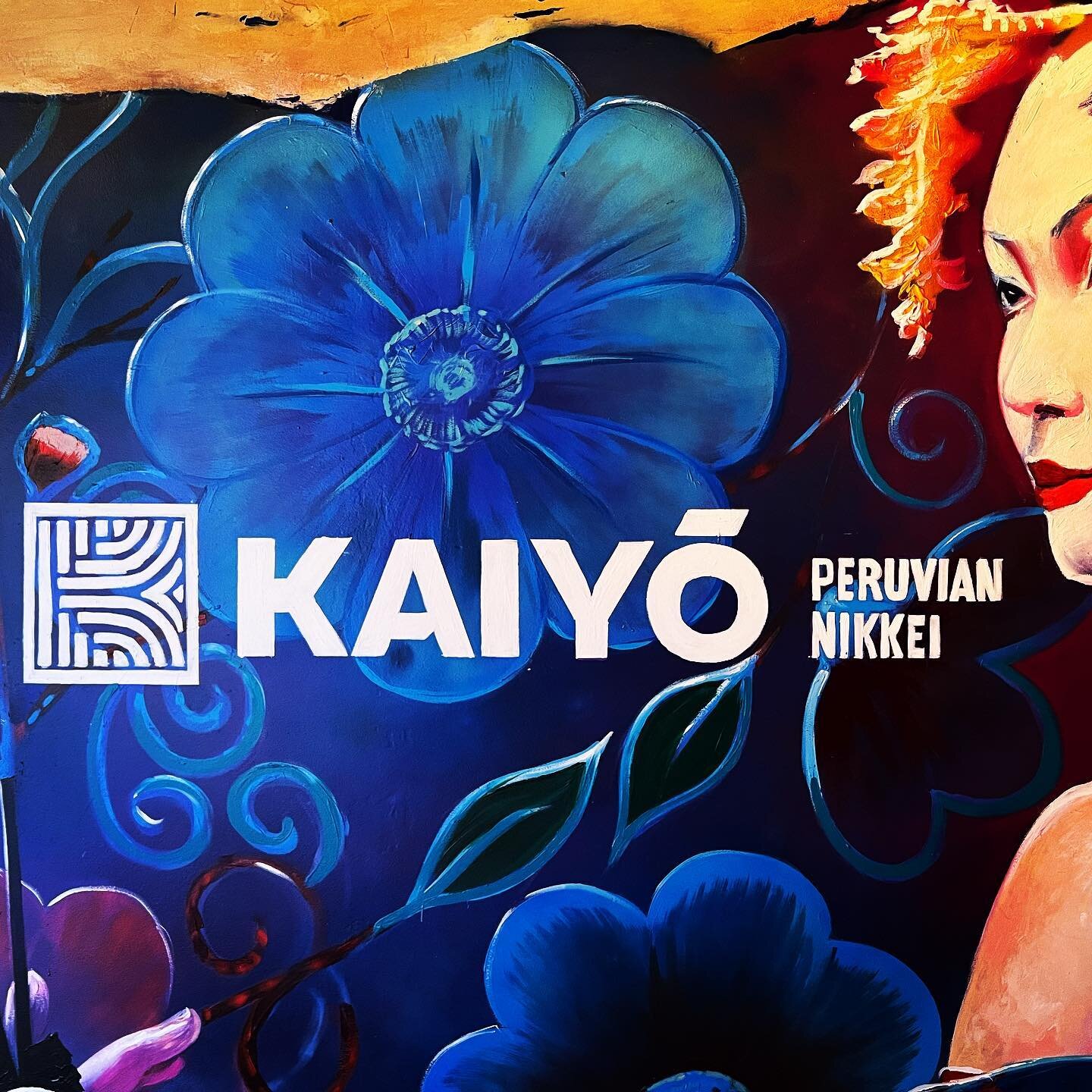 Have you seen the gorgeous murals at @kaiyorooftop yet?!? The deep blue and purple florals got us like 😍