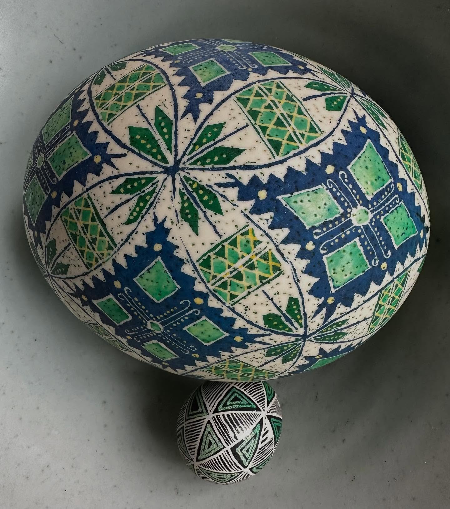 &hellip;ostrich and pullet rendezvous, Easter eve&hellip;
#waxresist #resist #ukrainianeggs #artistlife #spring