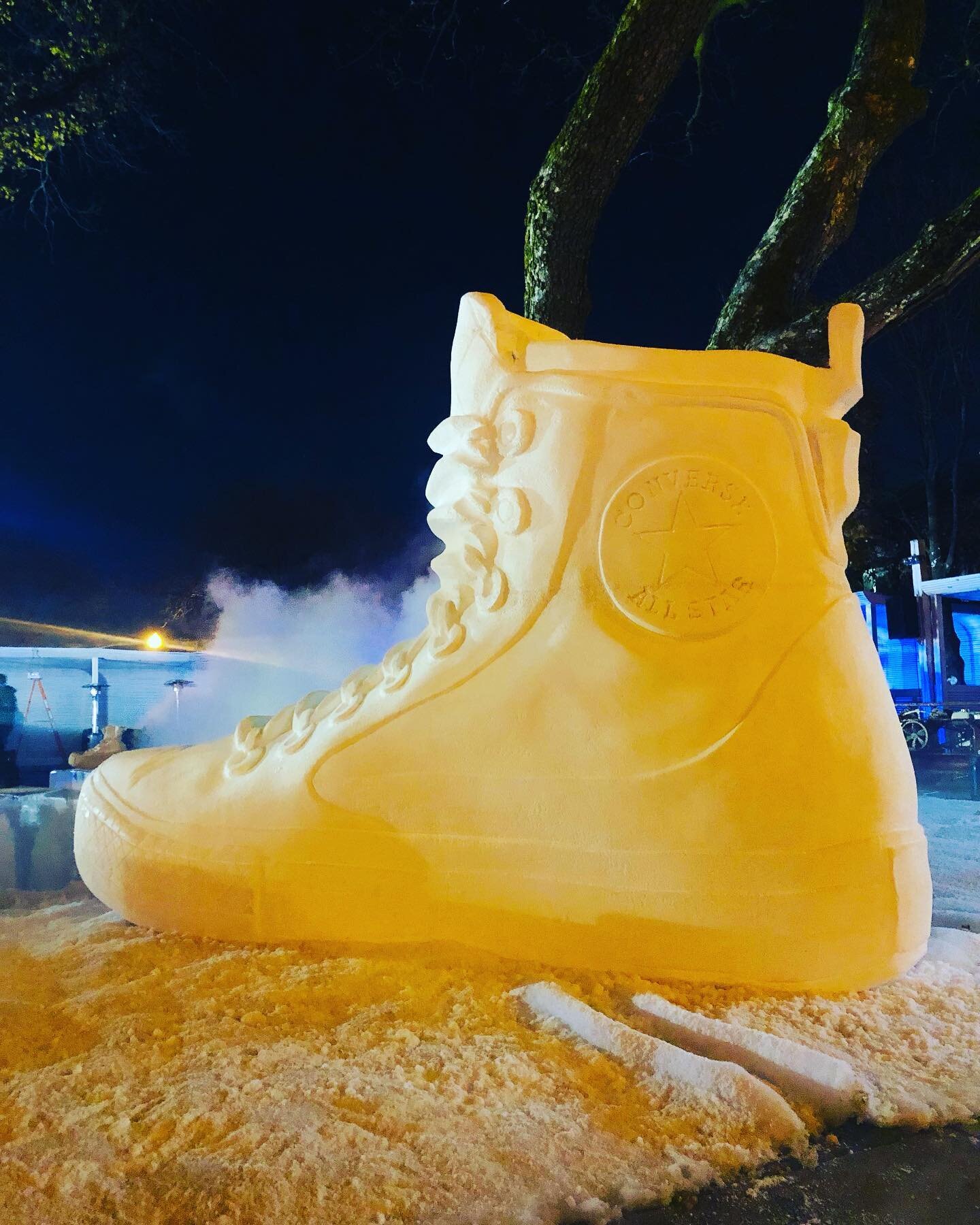 We had the pleasure of making various pieces for the @converse boot launch party in November including this huge foam sculpt by @iguanaksu. We also provided lots and lots of snow ❄️

@lbfancy #converse