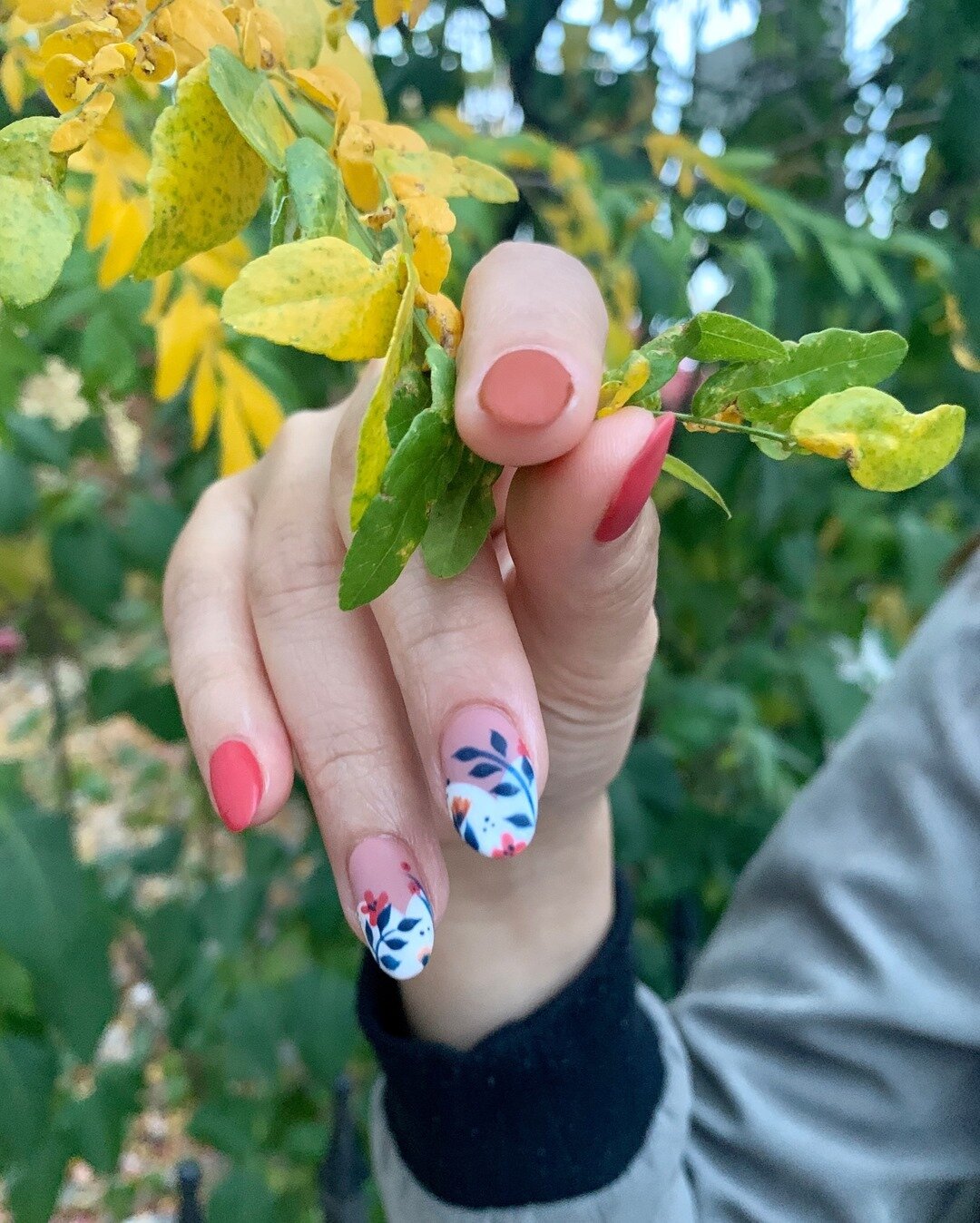 💅 🍁🍂TAG YOUR BESTIE below for a chance to WIN this manicure for both of you! #twinning #autumn #nailart⠀⠀⠀⠀⠀⠀⠀⠀⠀

Two separate winners will be selected. To qualify:
1) like this post 
2) you and your friend must be following @kukohouse 
⠀⠀⠀⠀⠀⠀⠀⠀⠀
