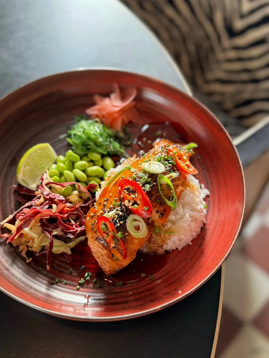 Come hungry, leave smiling. Good Asian comfort food. Good friendly vibes. That's it! 

Okay okay... 
+ 1 margarita 🌞🍸🥢

#samesamehelsinki #asianfood #salmon