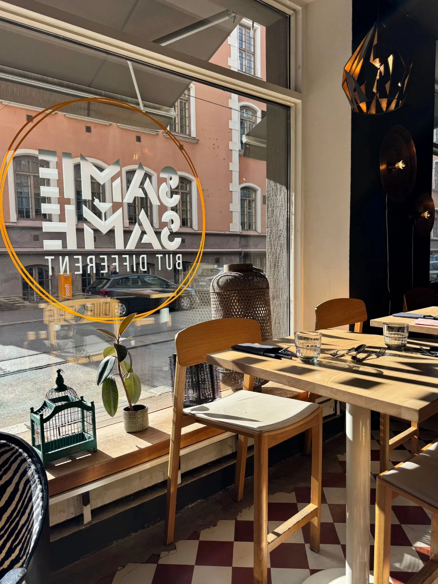 💥 3 COURSES = 29&euro; 💥 SameSame, but never the same. The dishes may change, but the good vibes and this offer stay. 

Our new menu launches next week &ndash; so come enjoy your favorite Asian comfort foods once more before they&rsquo;re gone. 🥢