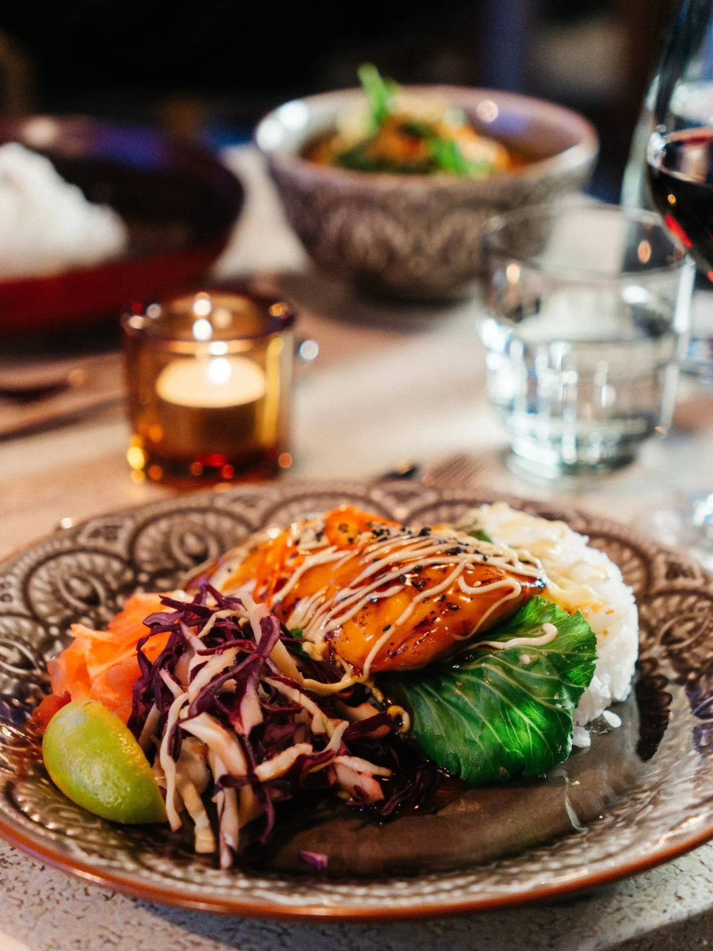 Talvilomalla Helsingiss&auml;? Nauti Aasian l&auml;mm&ouml;st&auml; Punavuoressa. SameSamessa tarjoamme aasialaista lohturuokaa, joka l&auml;mmitt&auml;&auml; sut just sopivasti kylmin&auml; talvi-iltoina ❤️&zwj;🔥

3 ruokalajin "Makumatka Aasia