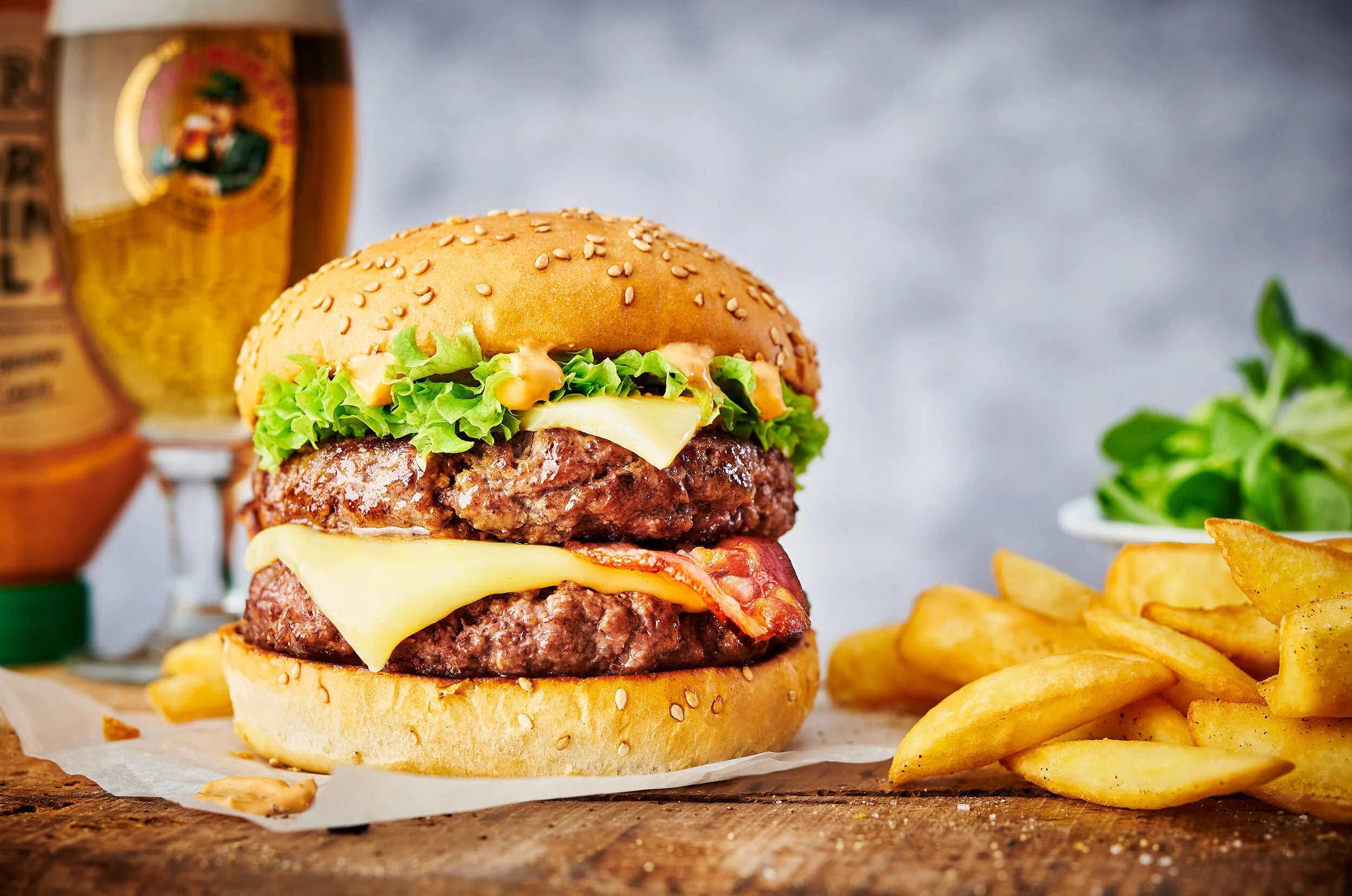 181127_Roadhouse_BurgerF.jpg