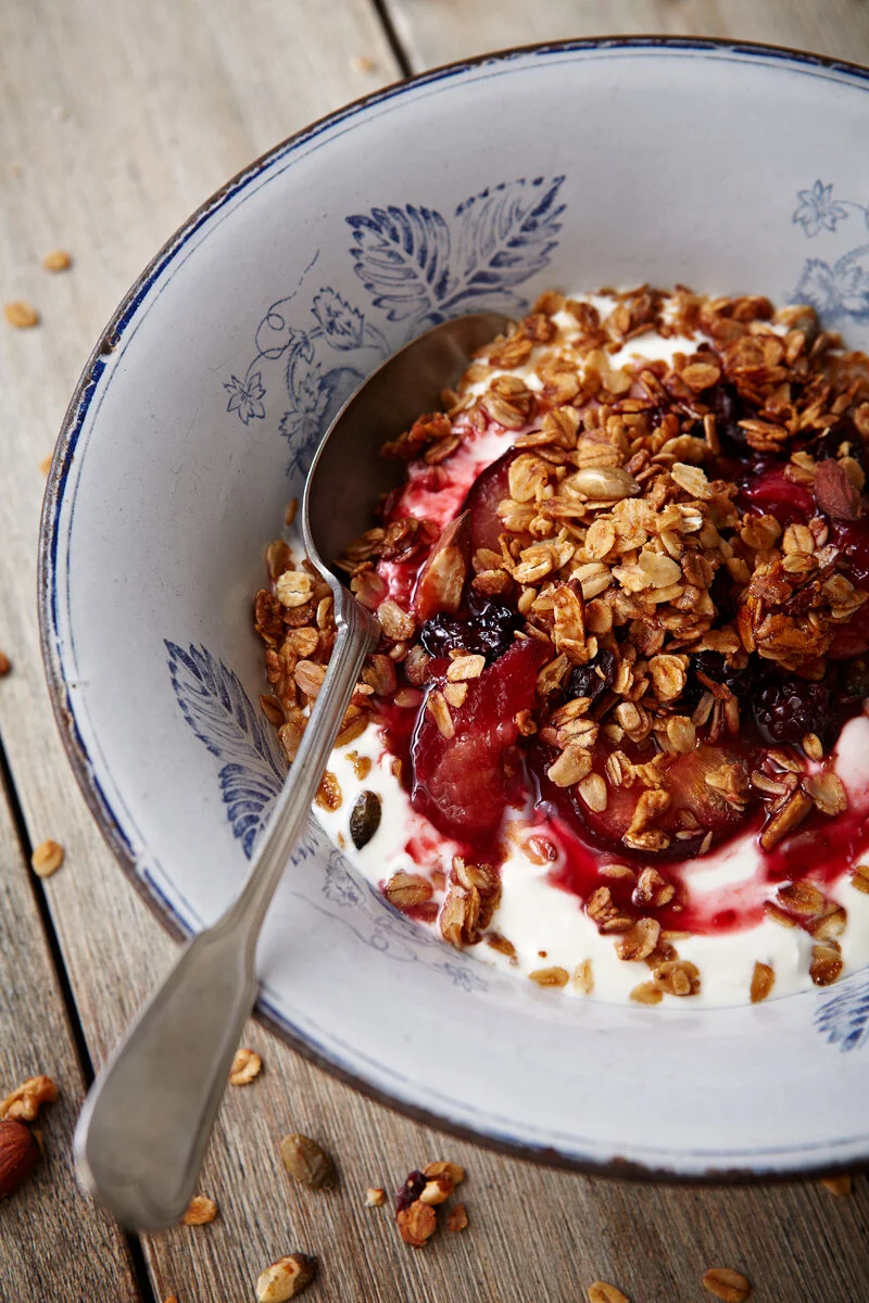 Food-photographer-london-scott-grummett-tabletop-table-top-director-film-video-photography-granola-homemade-brunch-breakfast-yoghurt-fruit-granola-oats-dairy.jpg