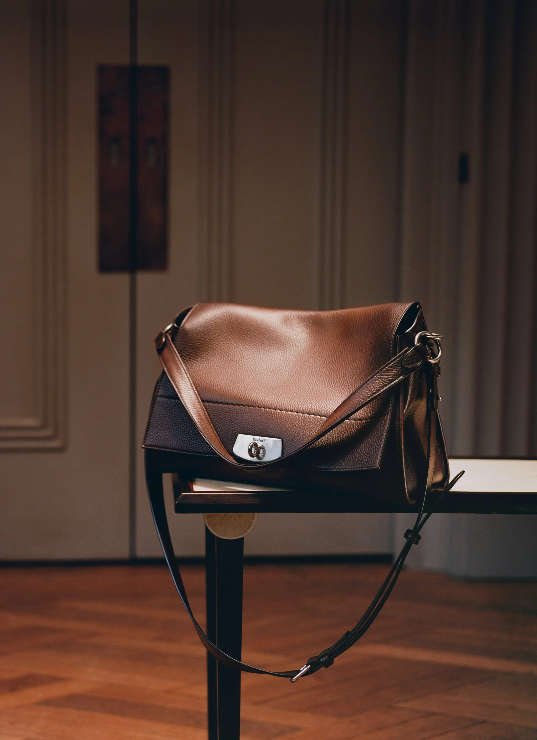 6049_MK_BERLUTI_BAG1_01.jpg