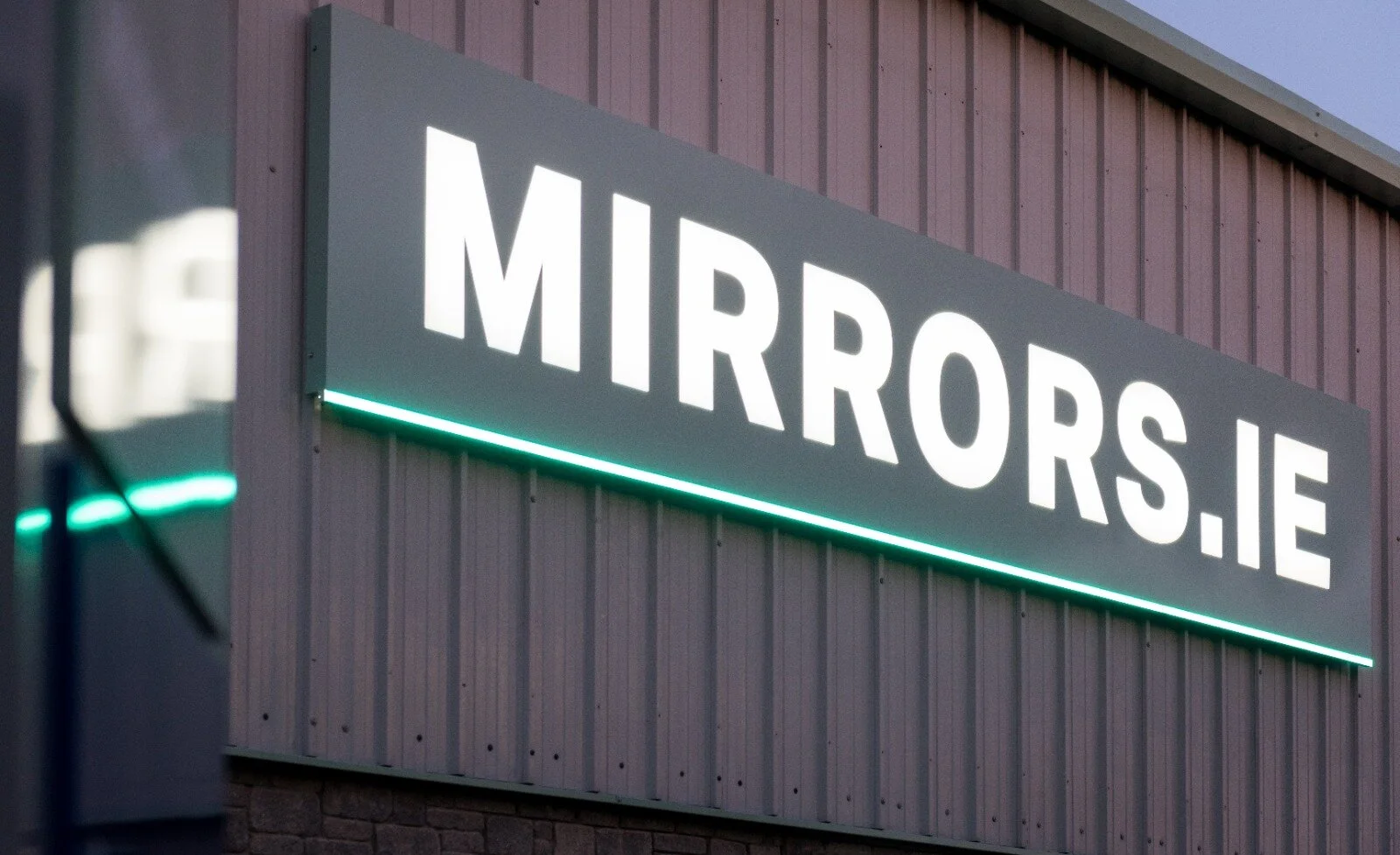 Contact — MIRRORS.IE