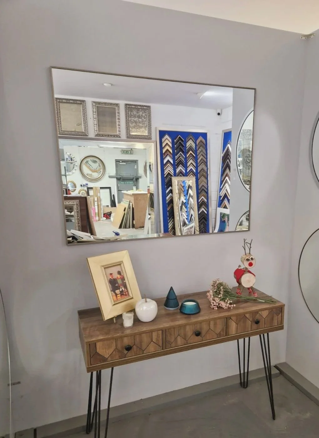 Mirrors.ie+Minimalist+Overmantel+Mirror+Skinny+Brass+Frame+-+Tallinn+Mirror+in+Brass+%284%29.jpg