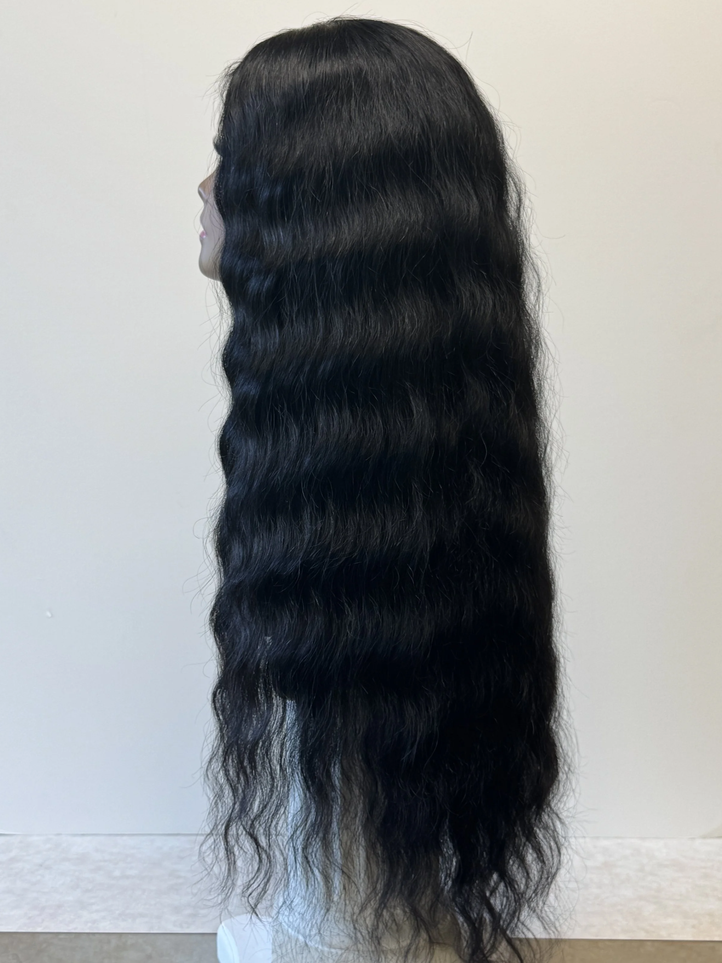 Side+view+of+a+black+26-inch+loose+wave+human+hair+wig+on+a+mannequin%2C+showing+its+long+cascading+waves+and+natural+fullness.1.png