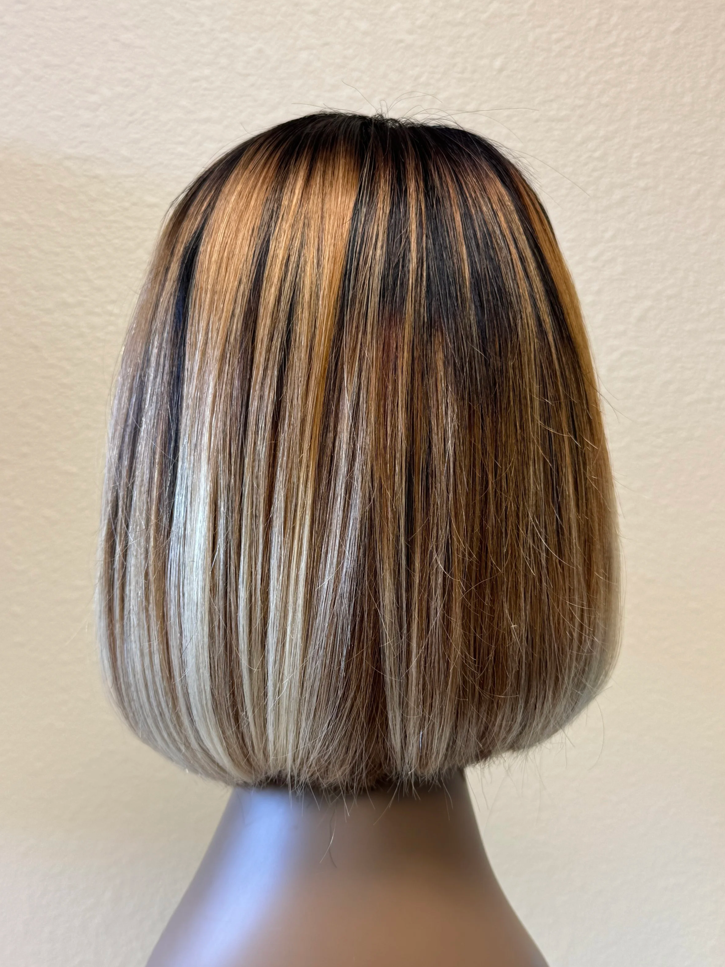 Blonde+Ombre%CC%81+Bob+Human+Hair+Wig+%E2%80%93+backView.png